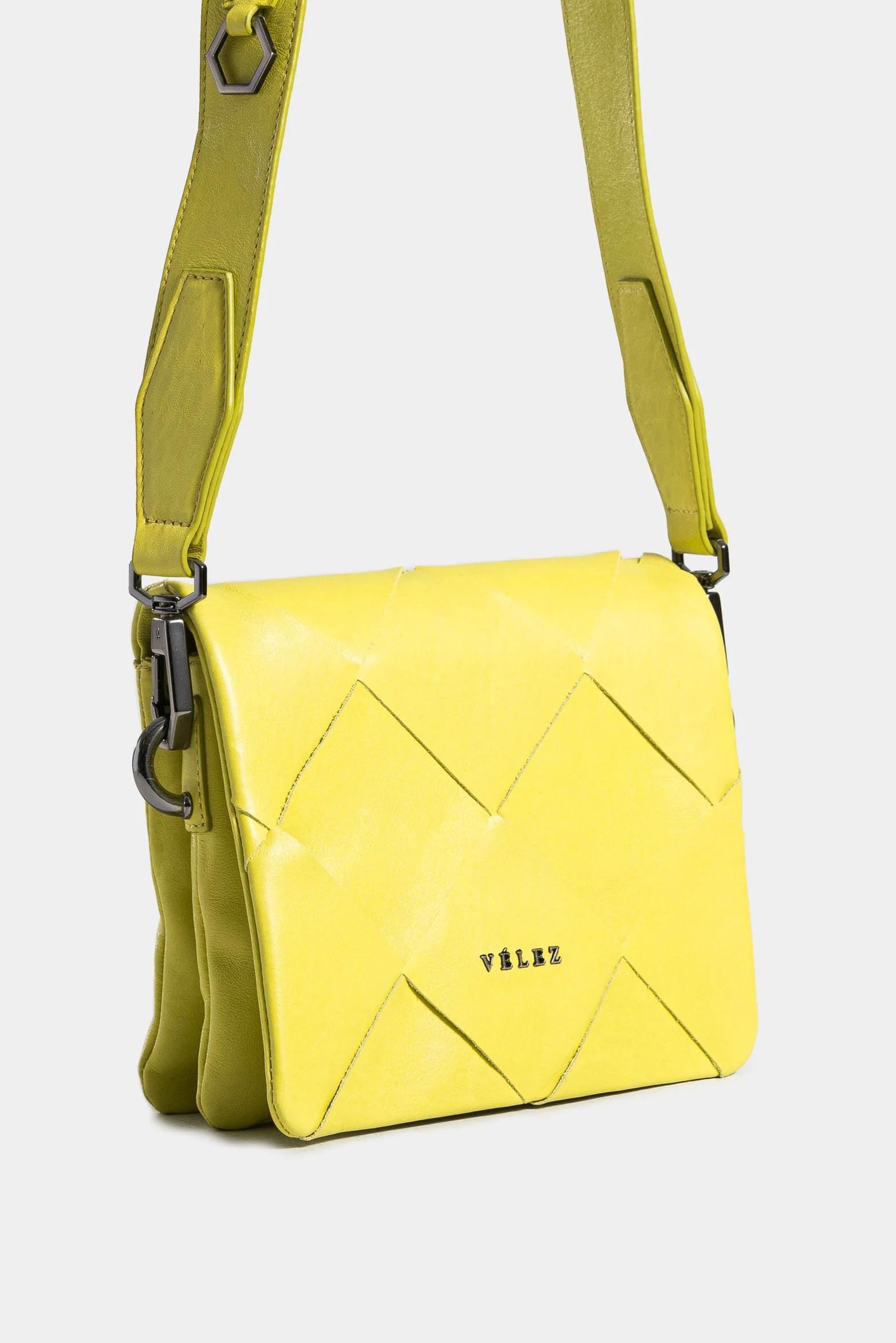 Alpin Leather Hands-Free Bag for Women with Woven Flap - Image 2