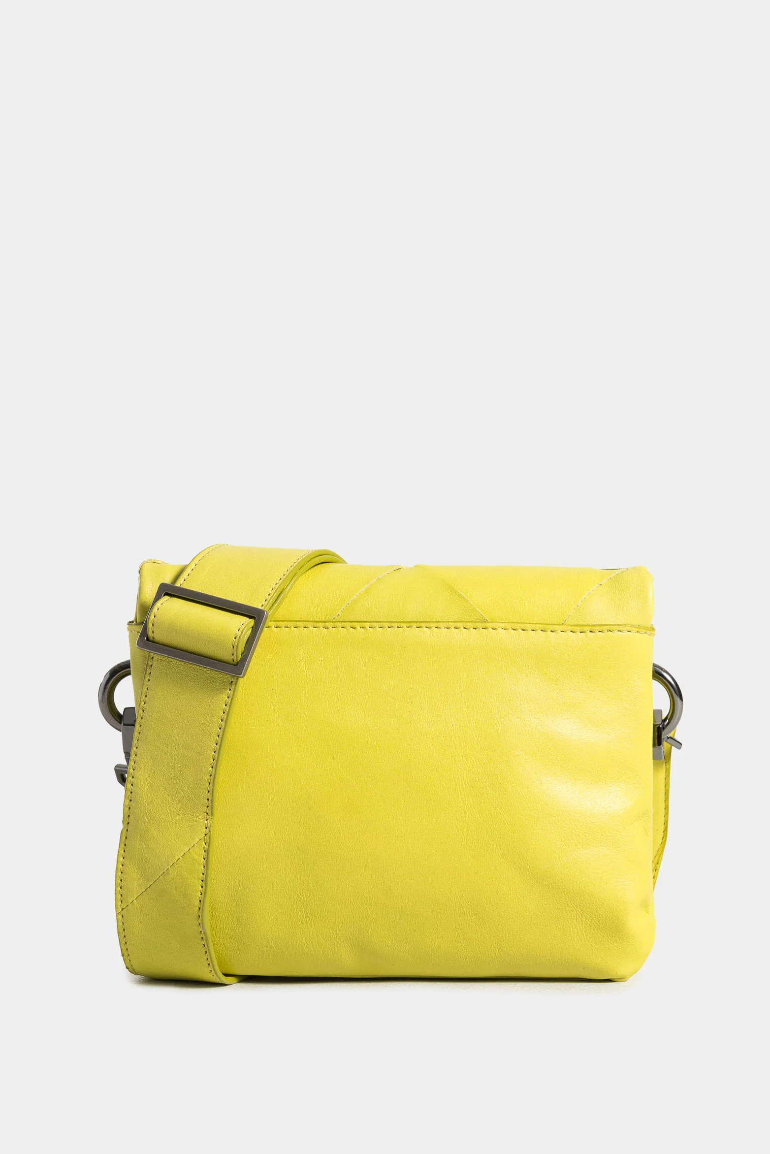 Alpin Leather Hands-Free Bag for Women with Woven Flap - Image 3