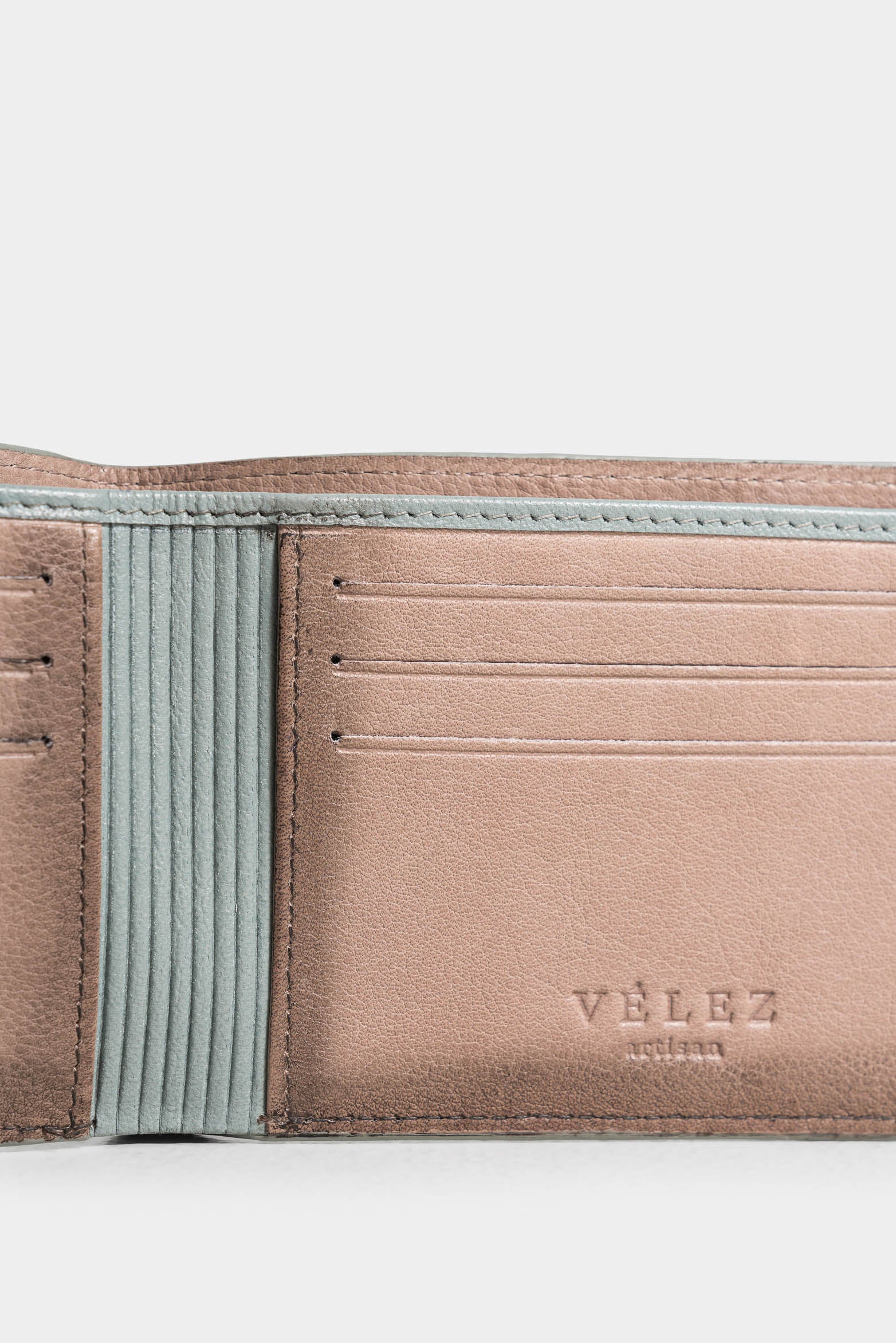 Australis 3 Classic Silhouette Leather Wallet for Men - Image 5