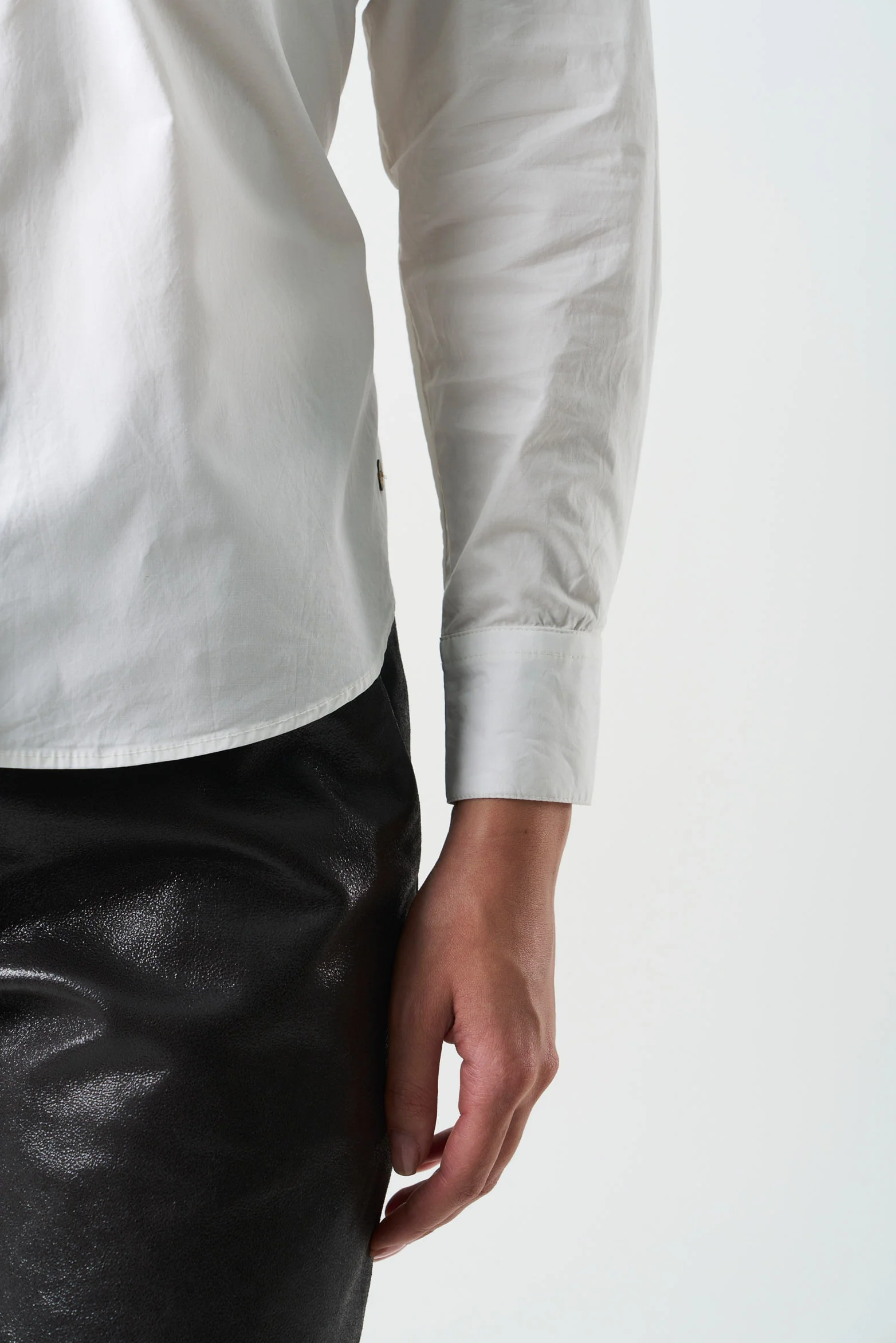 Basic LongSleeve Shirt for Women in Plain Weave with Millaré Detail - Image 7