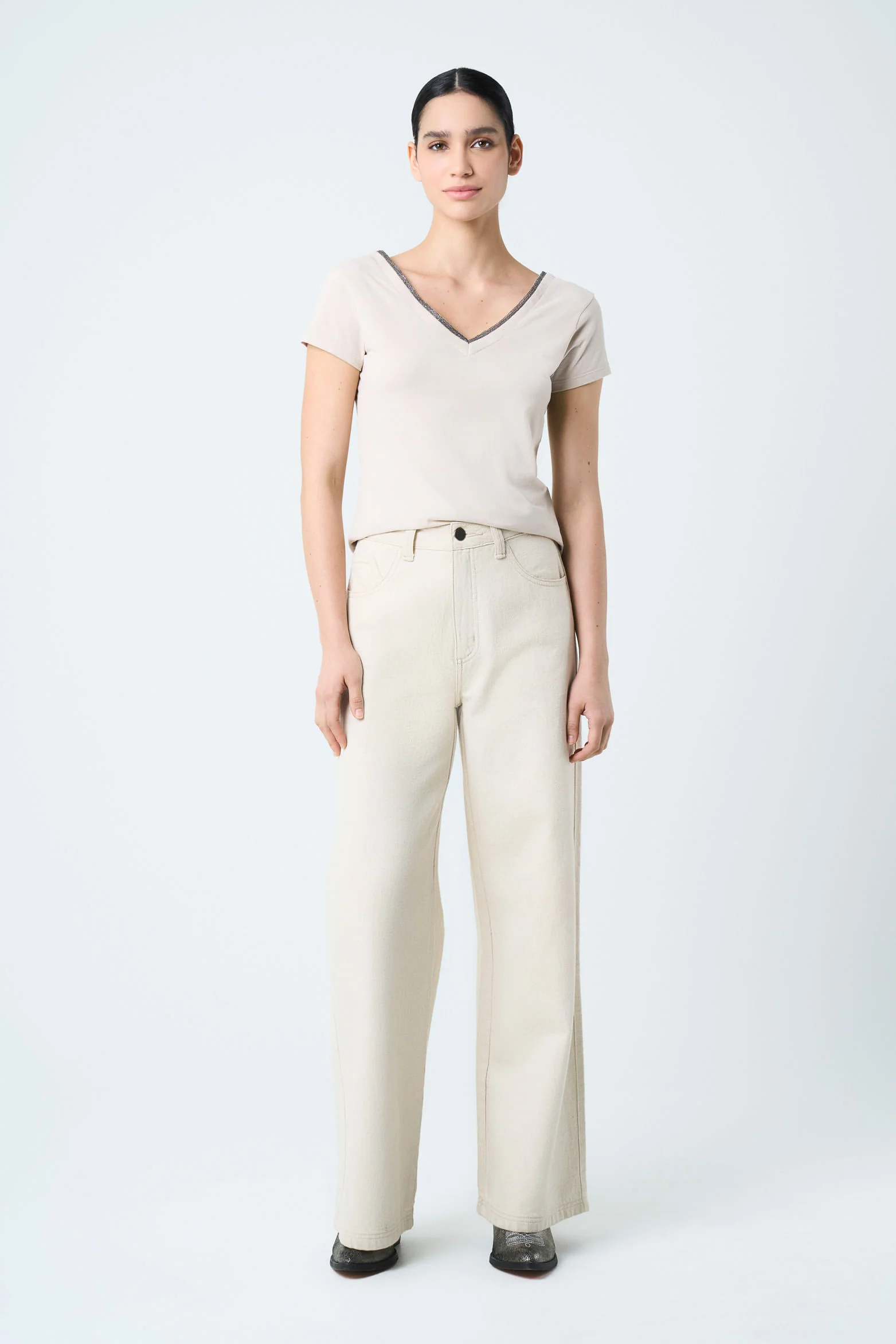 Basic T-Shirt for Women with Metallic Decorative Millaré - Image 4