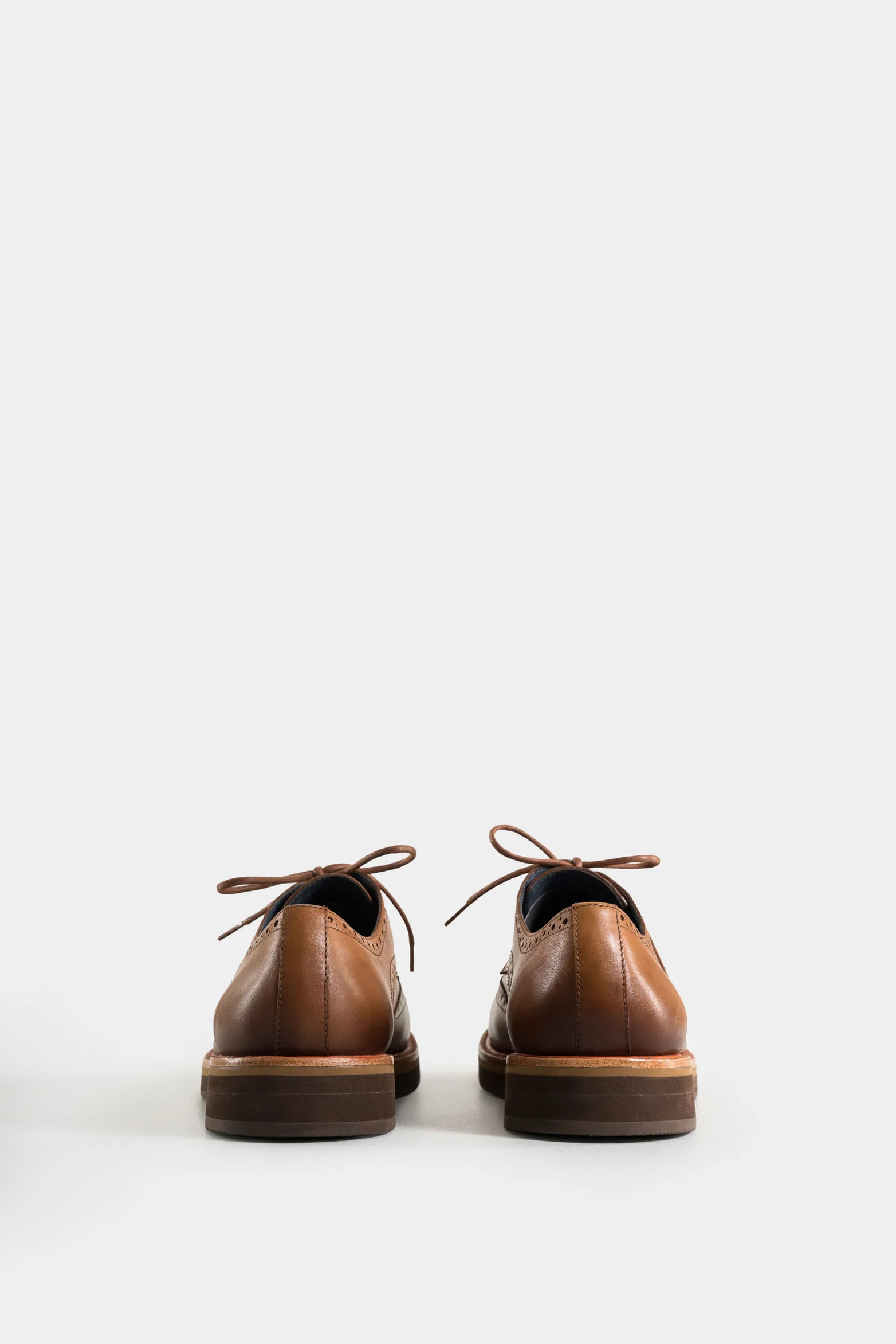 Brogue Leather Shoes for Men with Traditional Cuts - Image 3