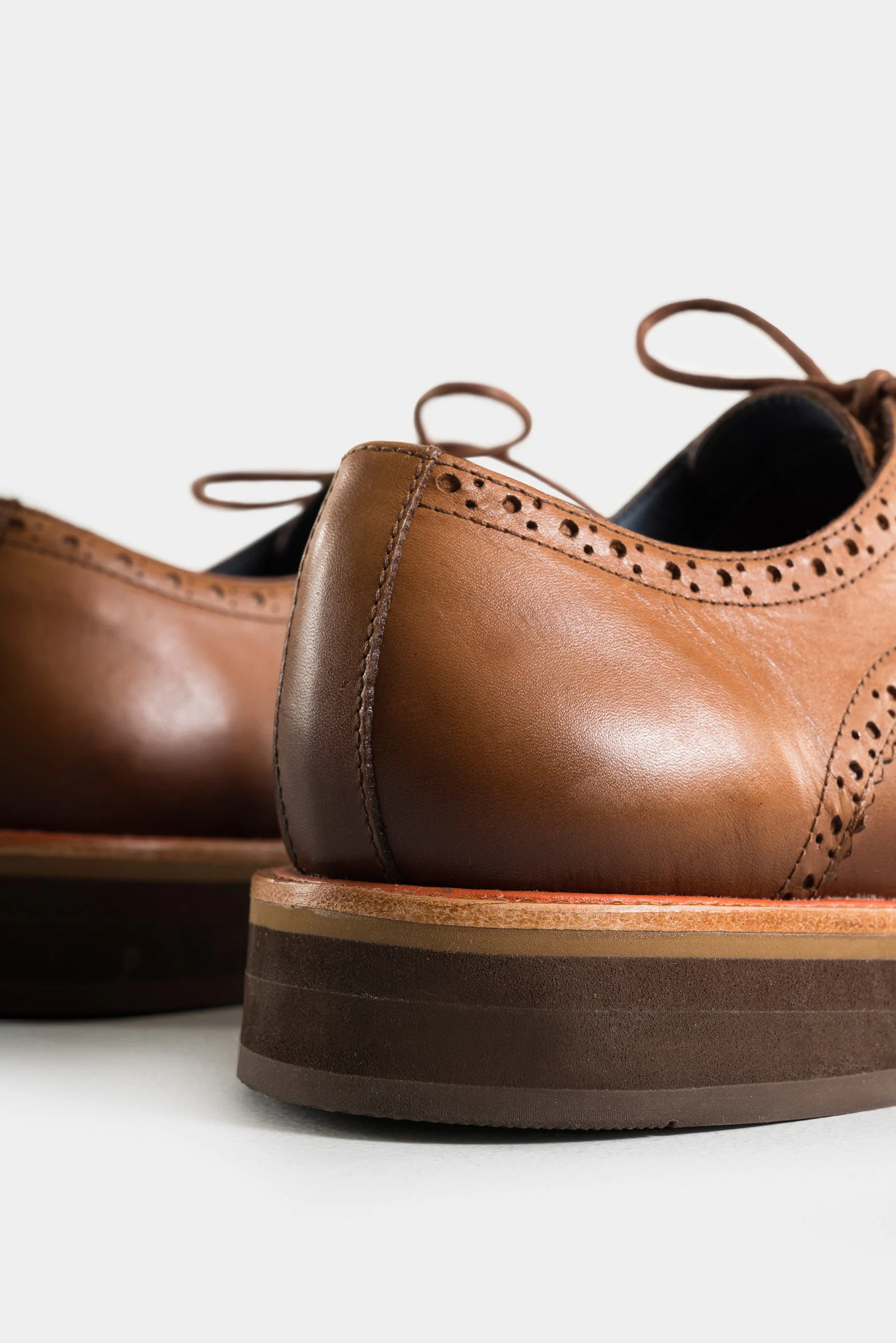 Brogue Leather Shoes for Men with Traditional Cuts - Image 5