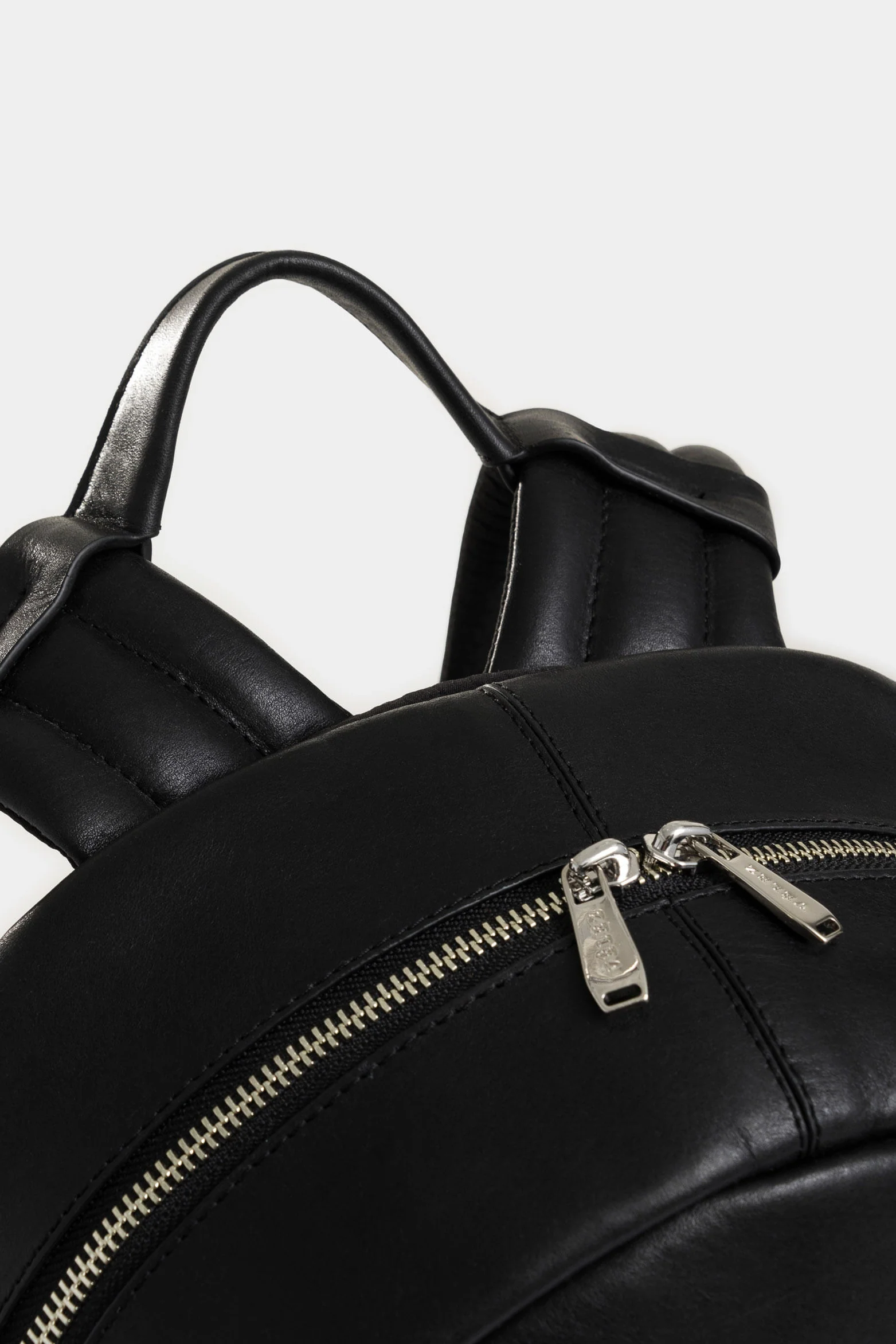 Brumia structured leather backpack for women - Image 4