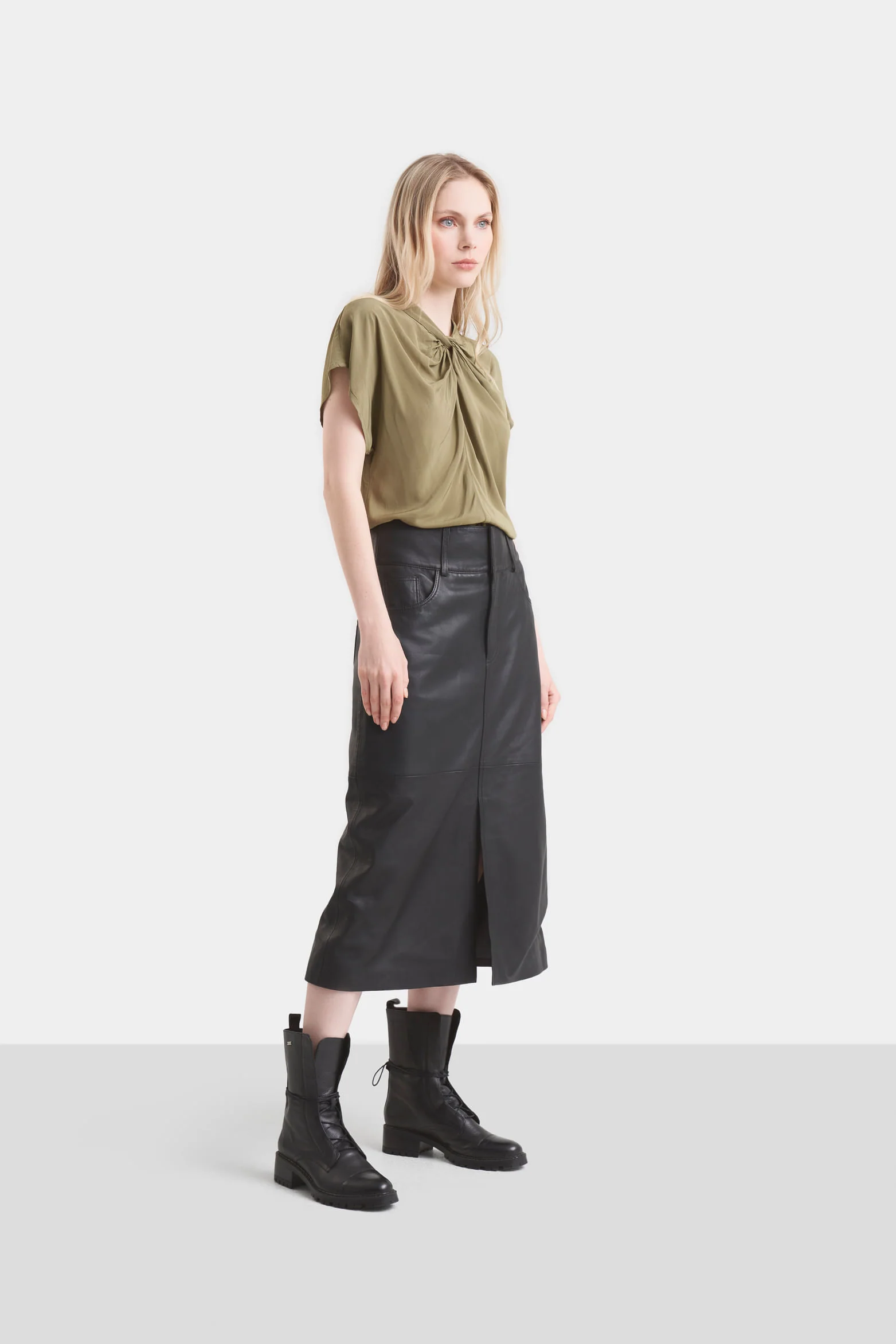 Calas Midi Leather Skirt for Women with Wheel Opening - Image 3