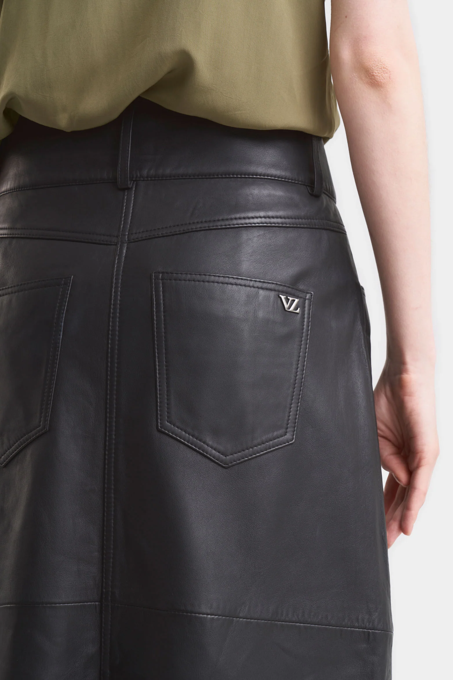 Calas Midi Leather Skirt for Women with Wheel Opening - Image 4