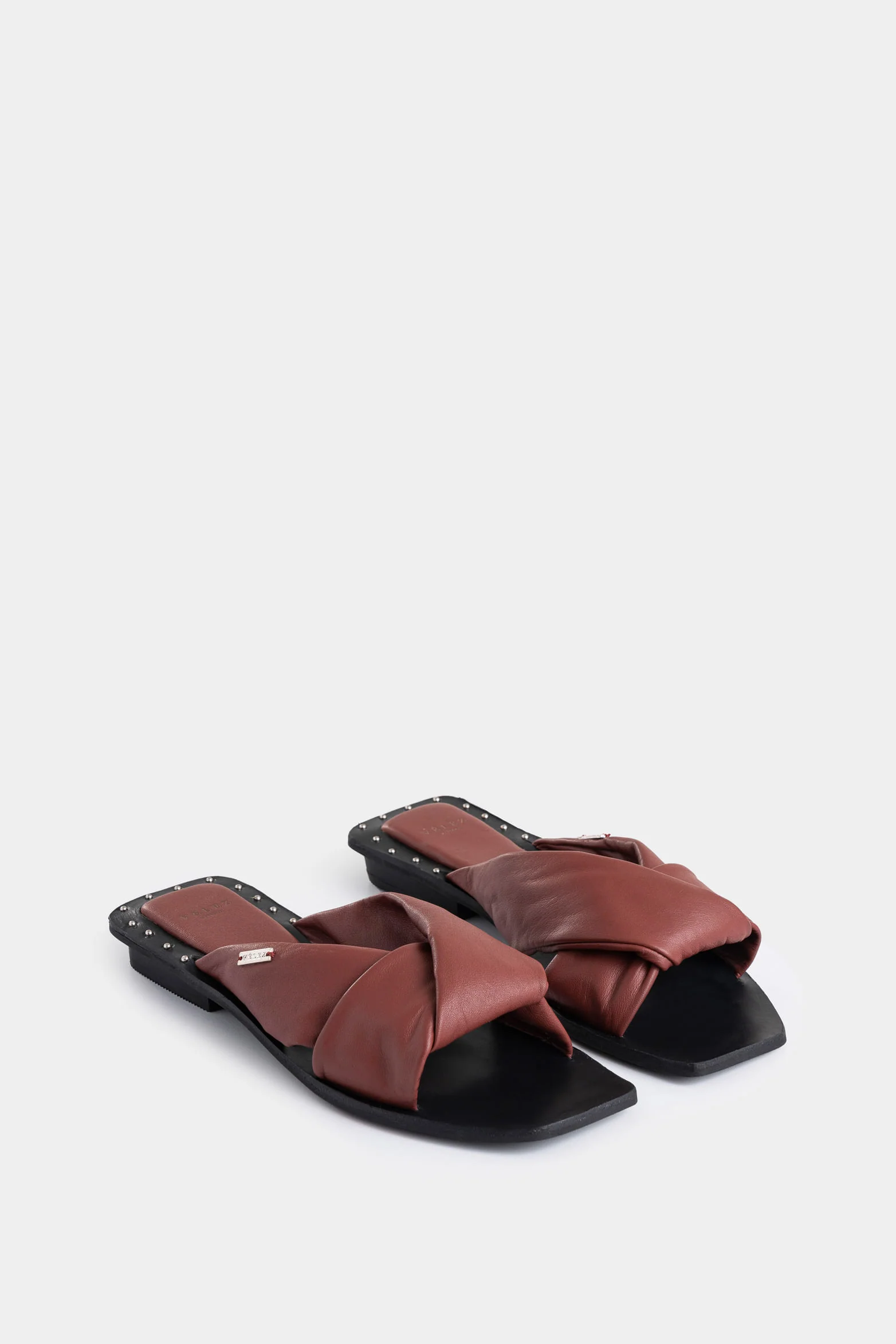 Circe Flat Leather Sandals for Women with Crossed Detail - Image 2