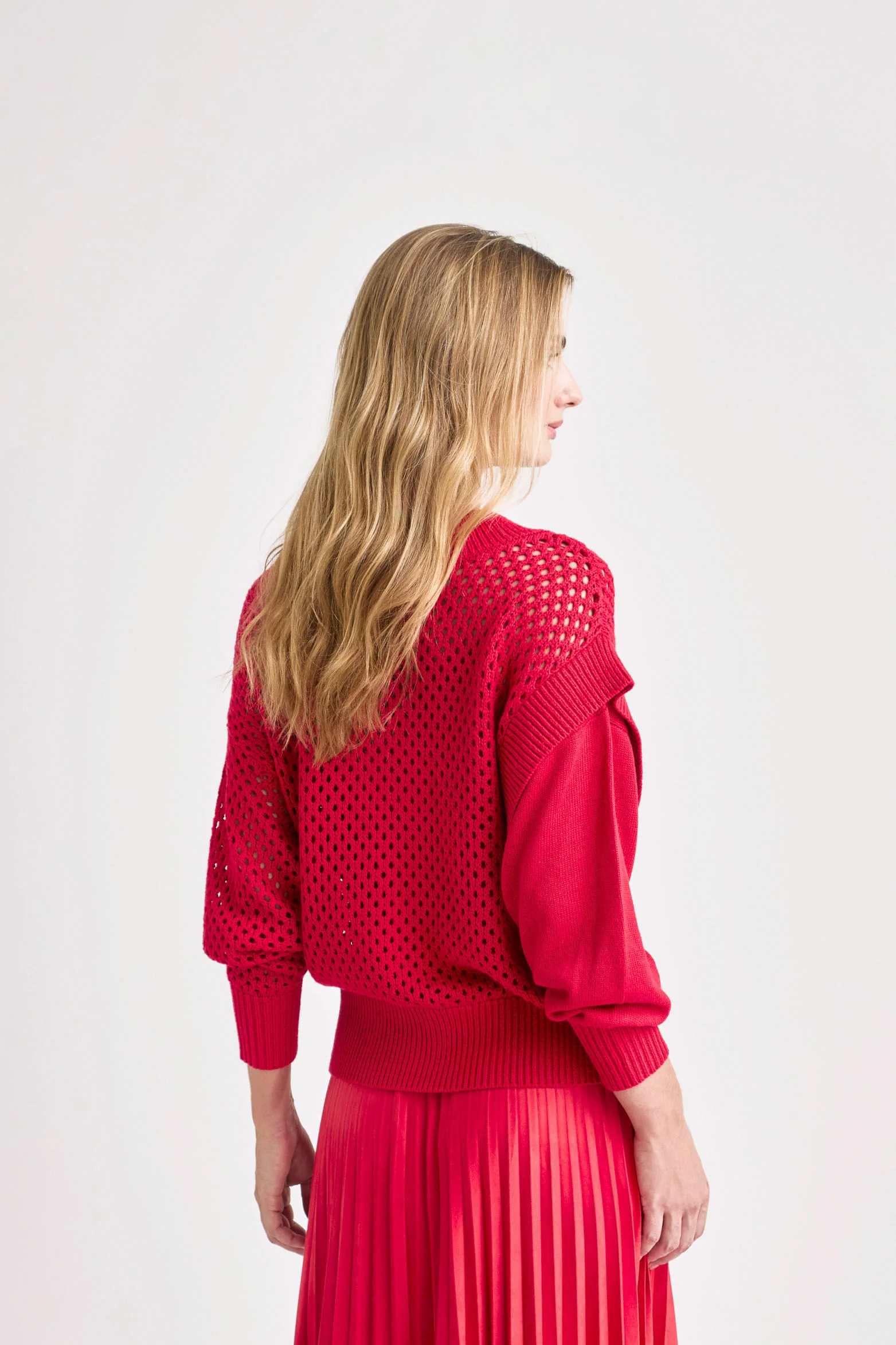 Closed mesh sweater for women in Plum - Image 5