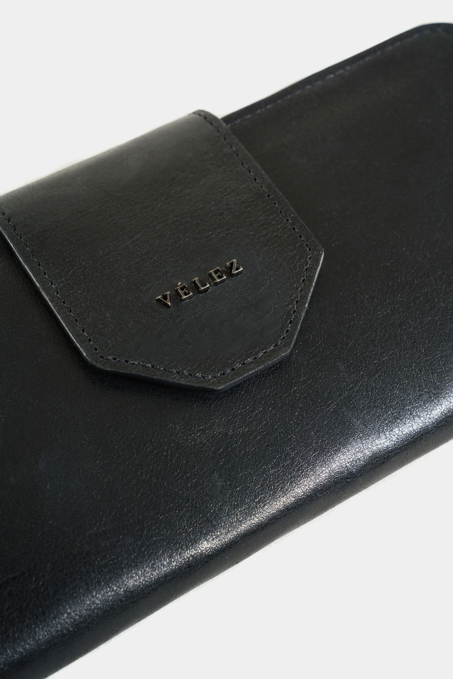 Extravagance Leather Checkbook Holder for Women with Handle - Image 4