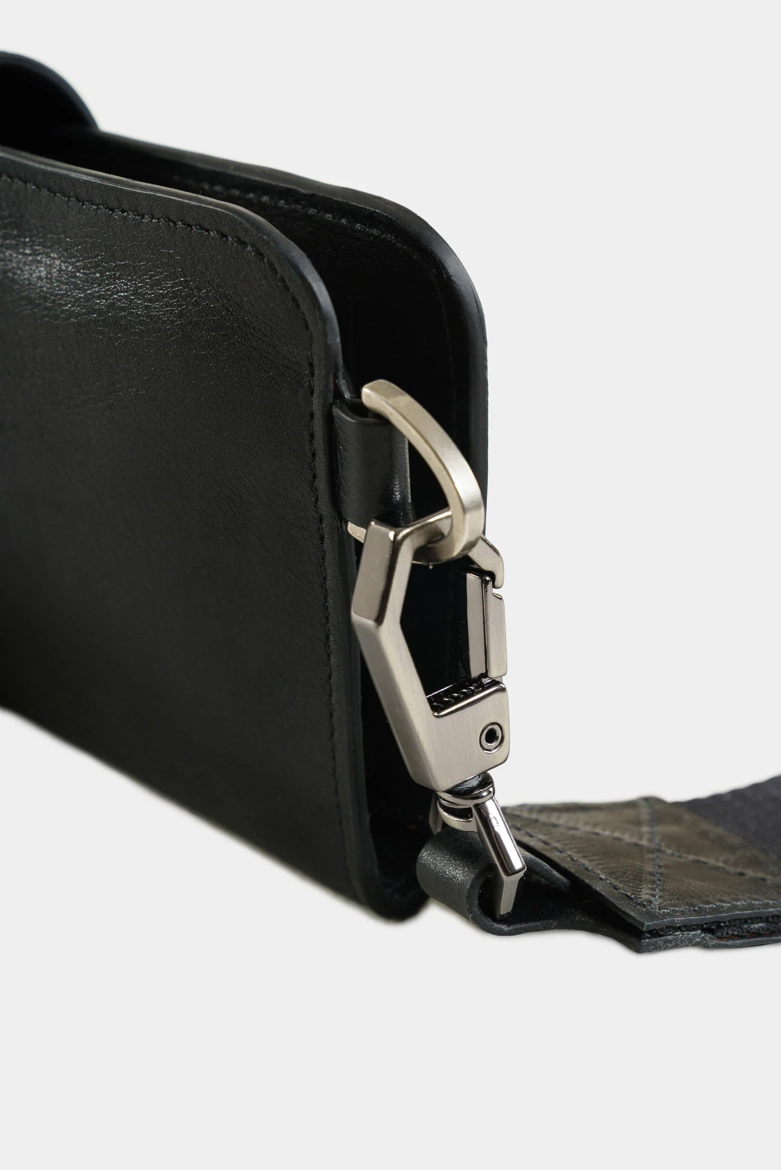 Extravagance Leather Checkbook Holder for Women with Handle - Image 5