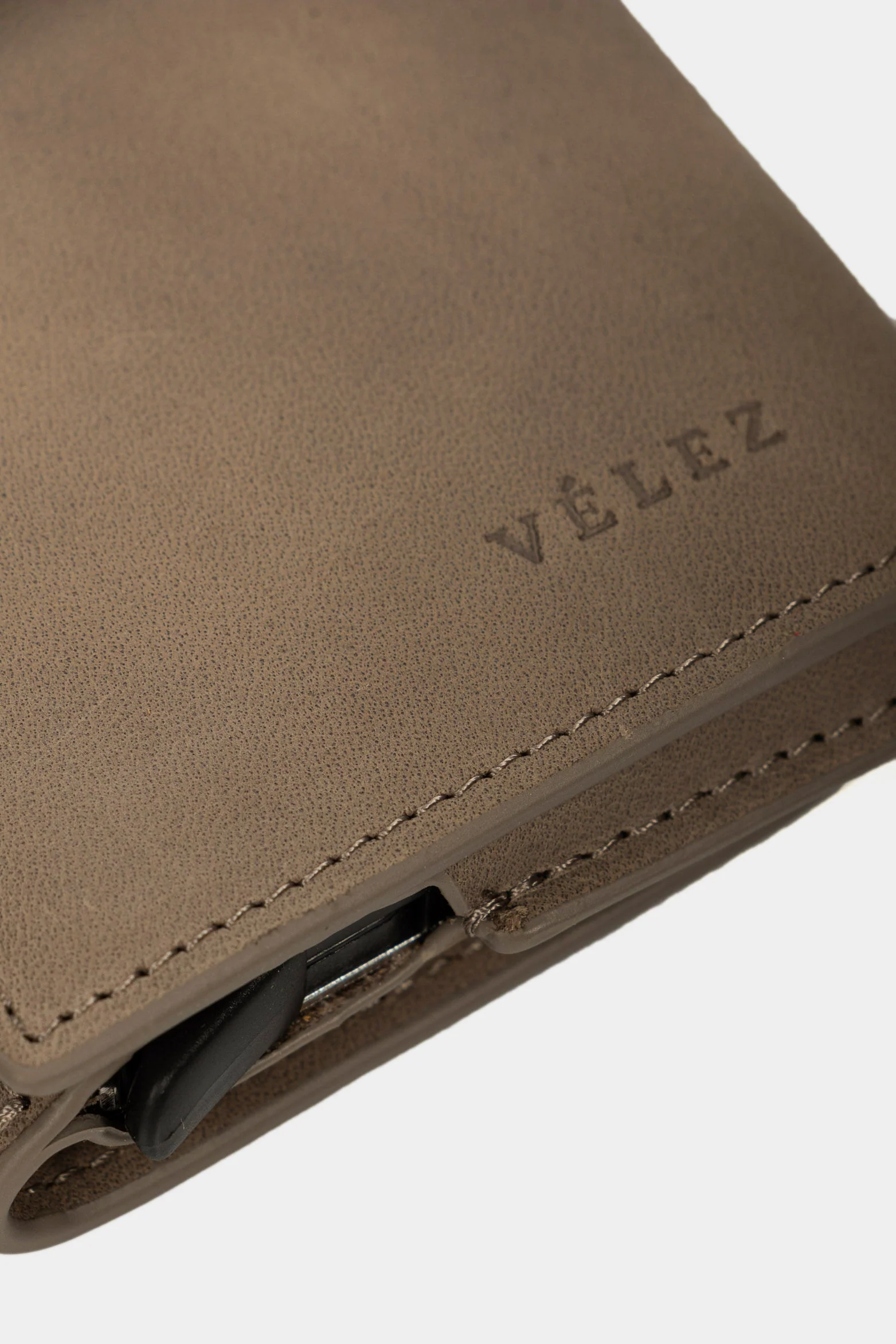 Garry Tech Leather Card Holder in Gray - Image 4