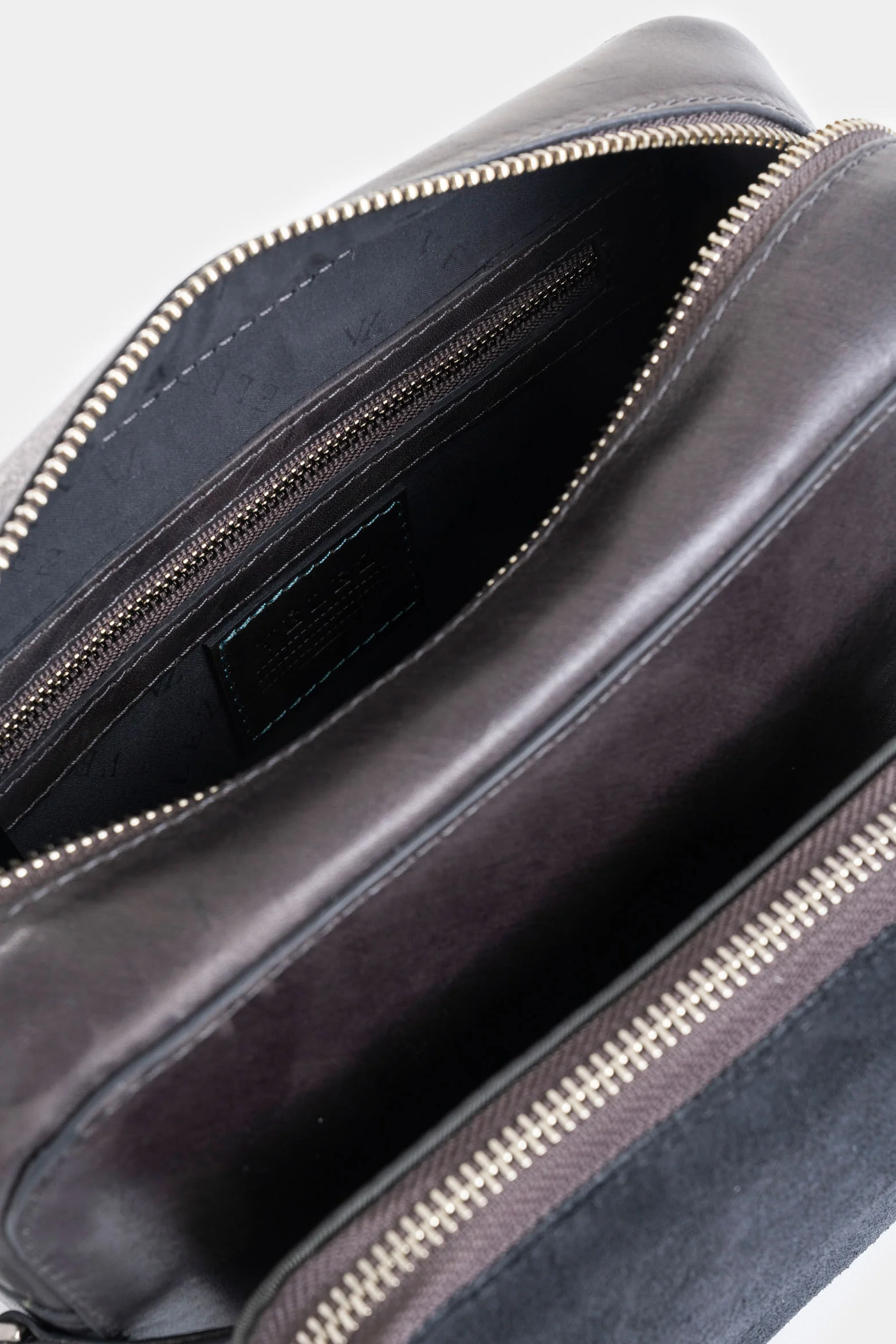 Halo 2 Smooth and Sueded Leather Multifunctional Hands-Free Bag for Men - Image 5