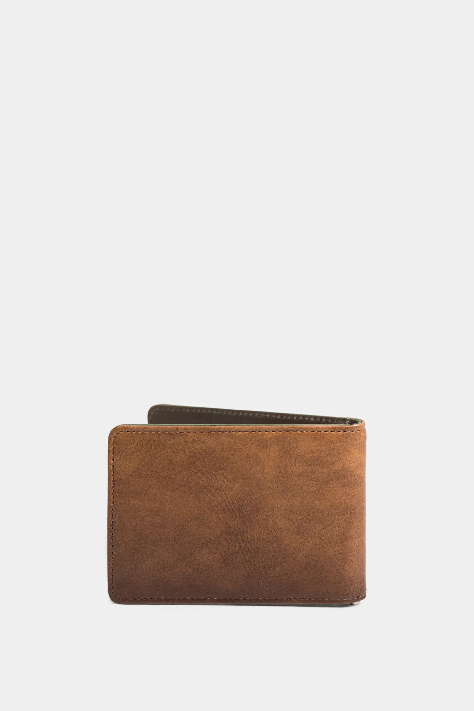 Helios leather billfold wallet for men with minimalist silhouette - Image 3