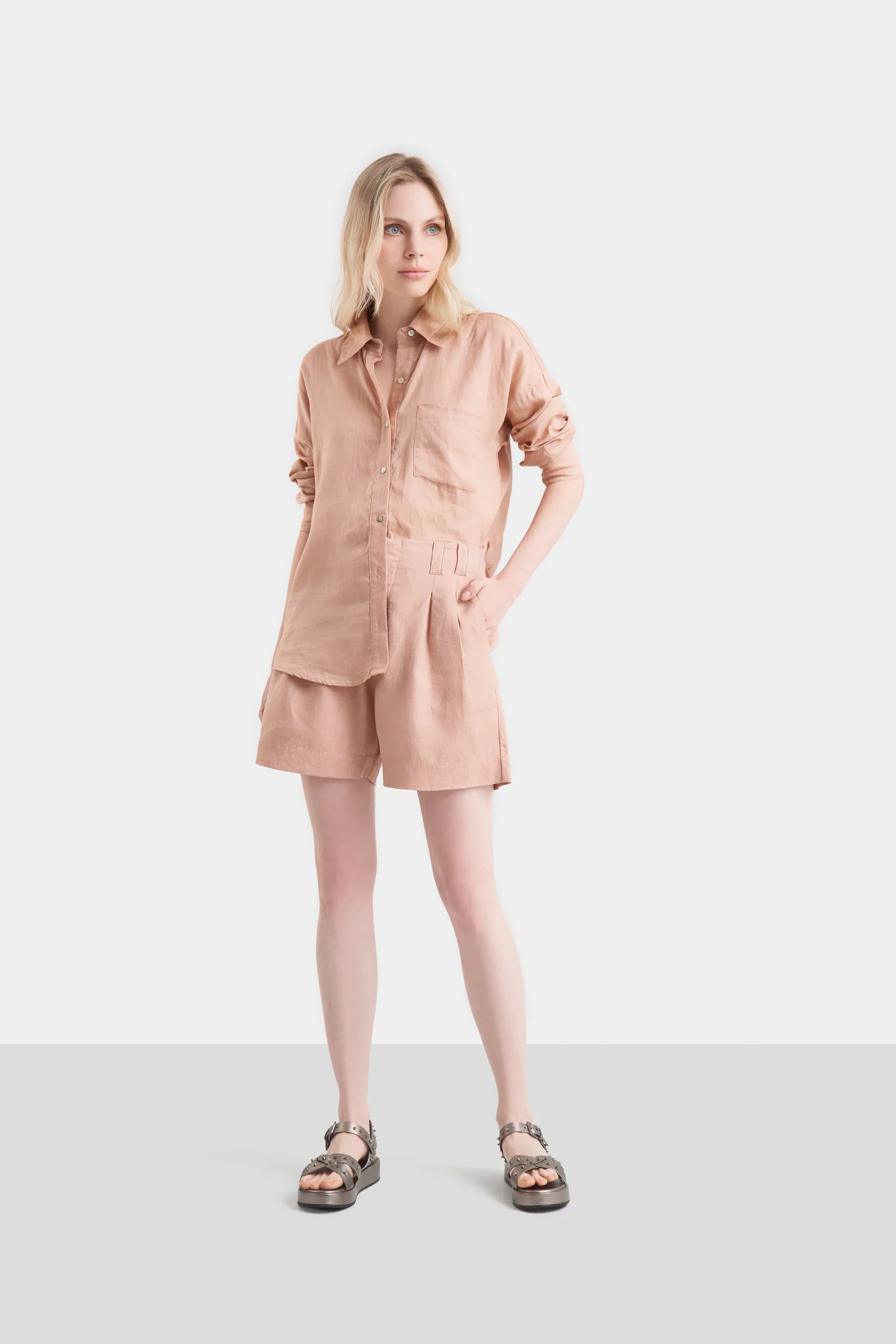 High-Waisted Linen Shorts for Women with Millaré Detail