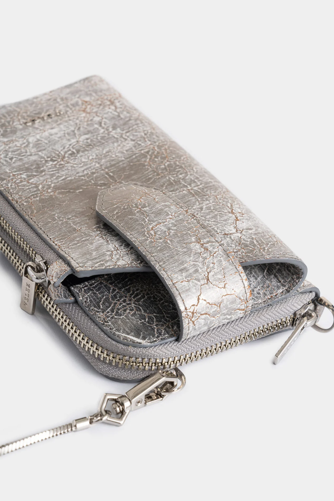 Ibiza Folia Leather Checkbook Holder for Women with Removable Chain - Image 5