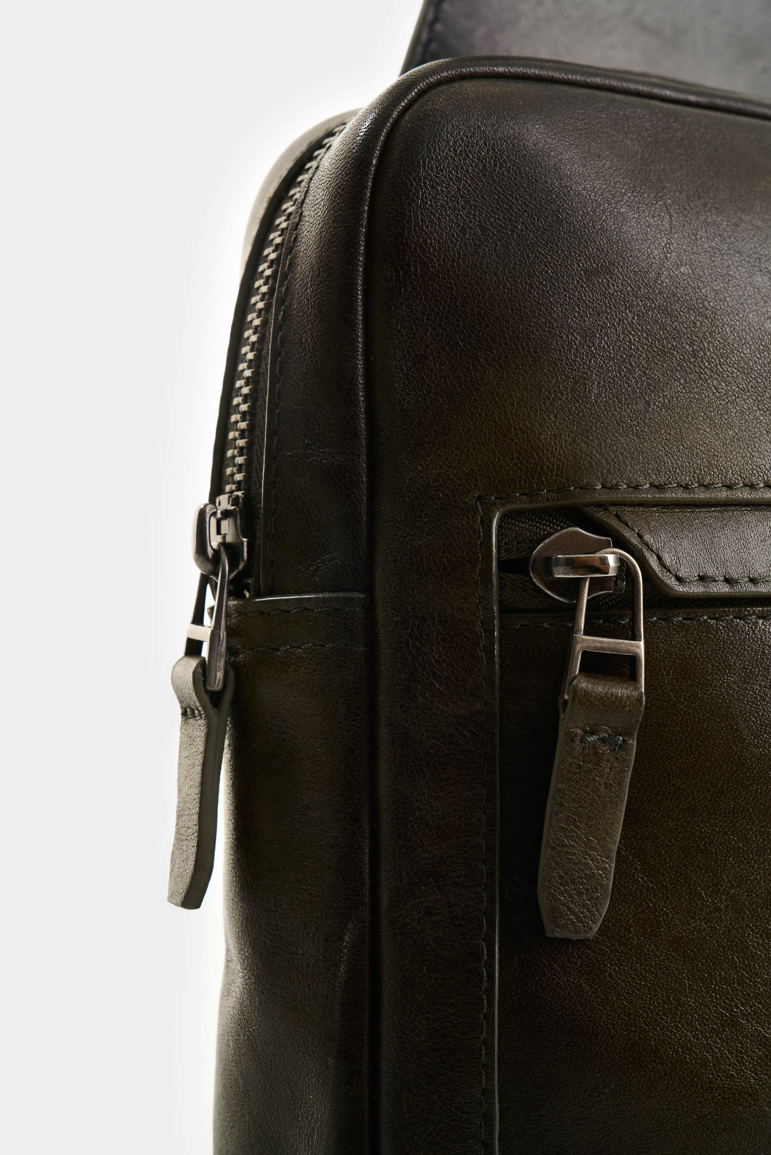 Leather Crossbody Bag for Men Hazel - Image 4