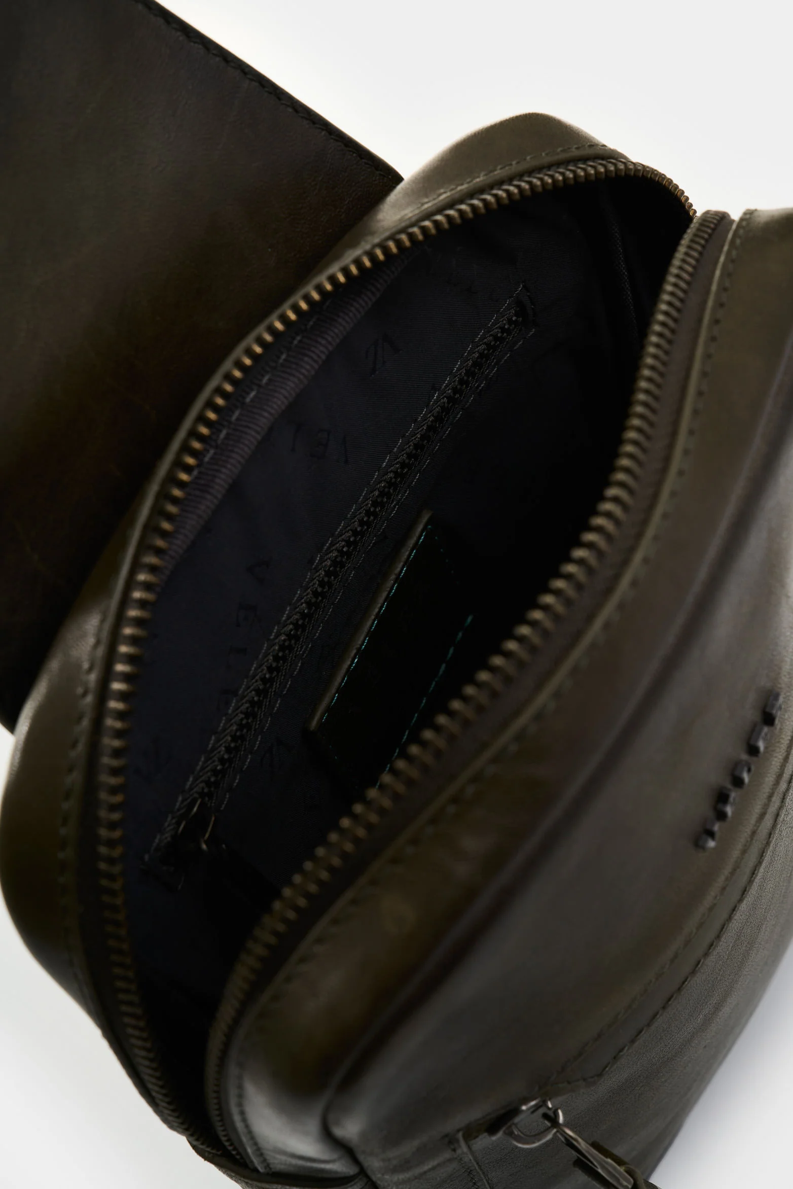 Leather Crossbody Bag for Men Hazel - Image 5