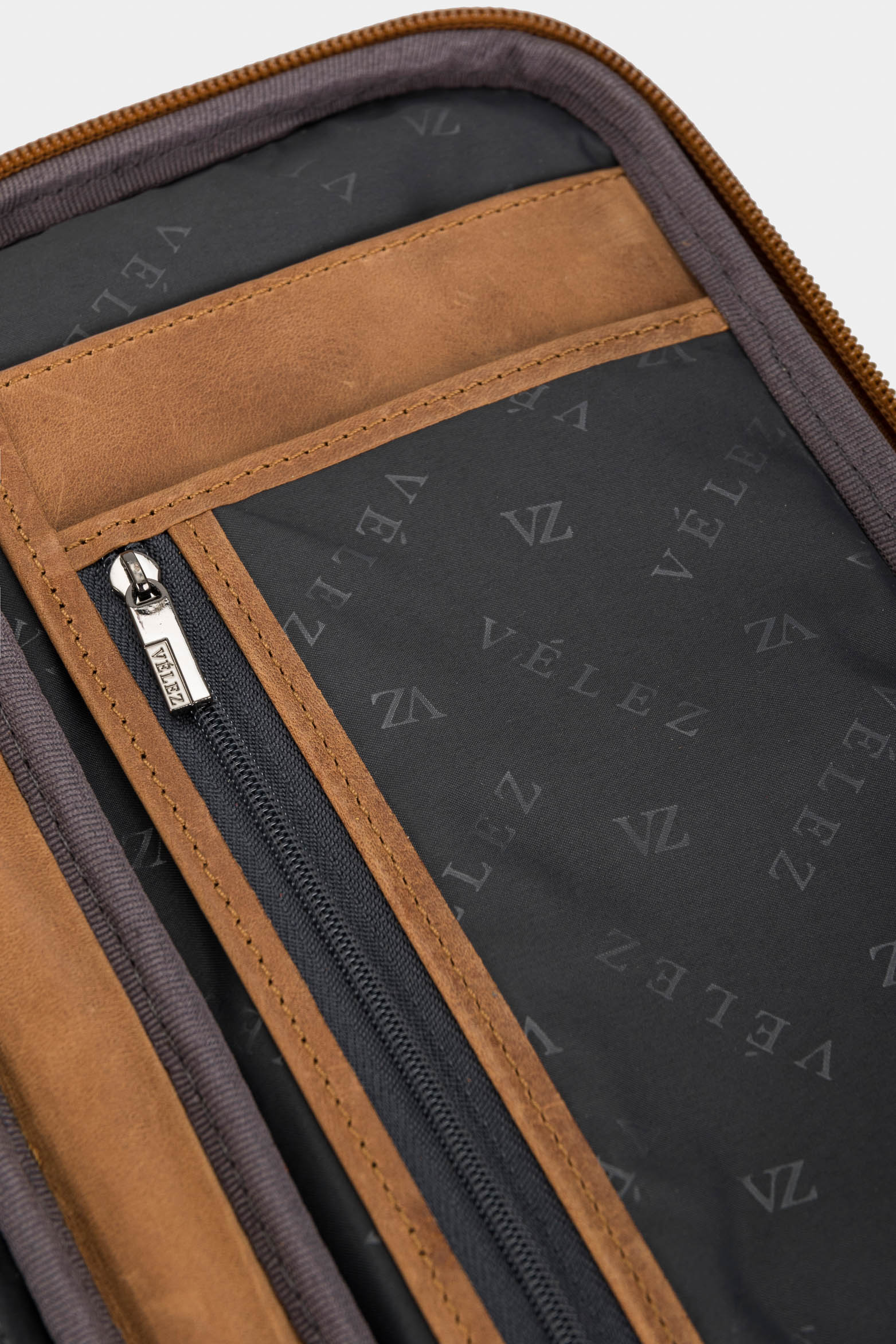 Leather Passport Holder for Men Ibis - Image 7