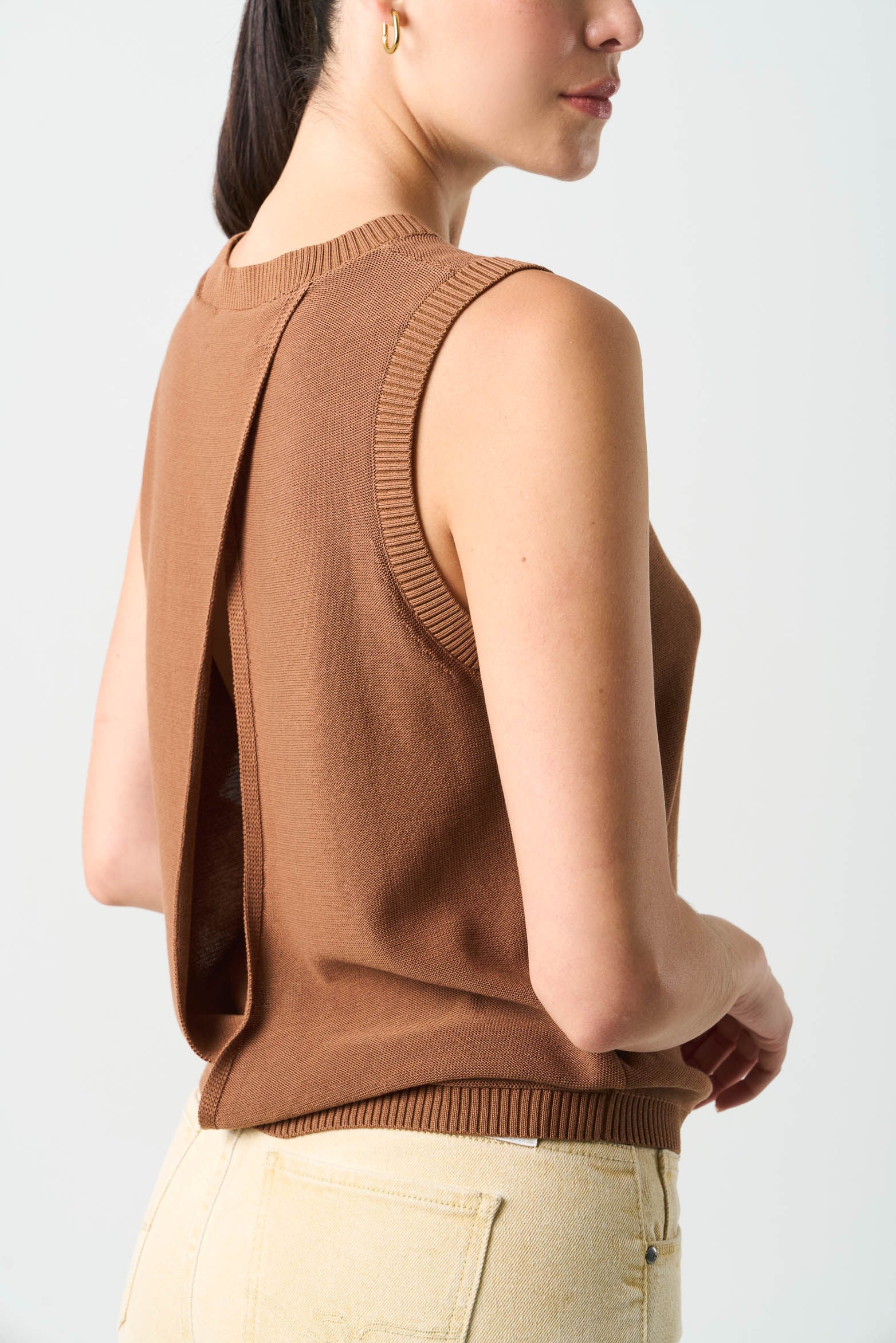 Lightweight Astromelia knit top for women - Image 7