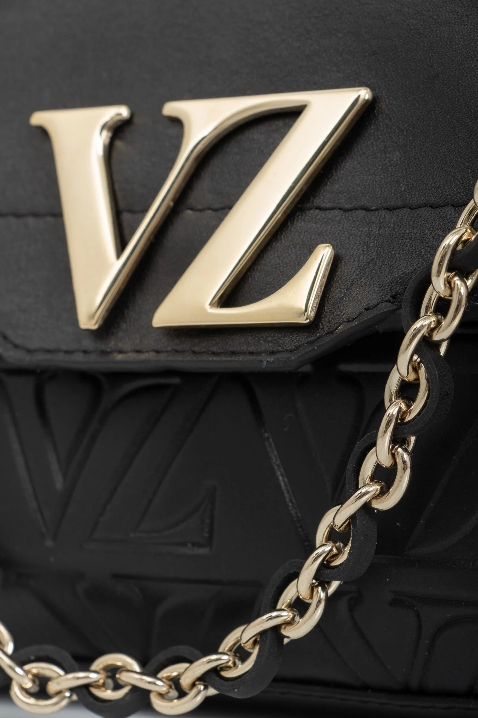 Lili Mini Shoulder Handbags in Embossed Black Leather - Image 6