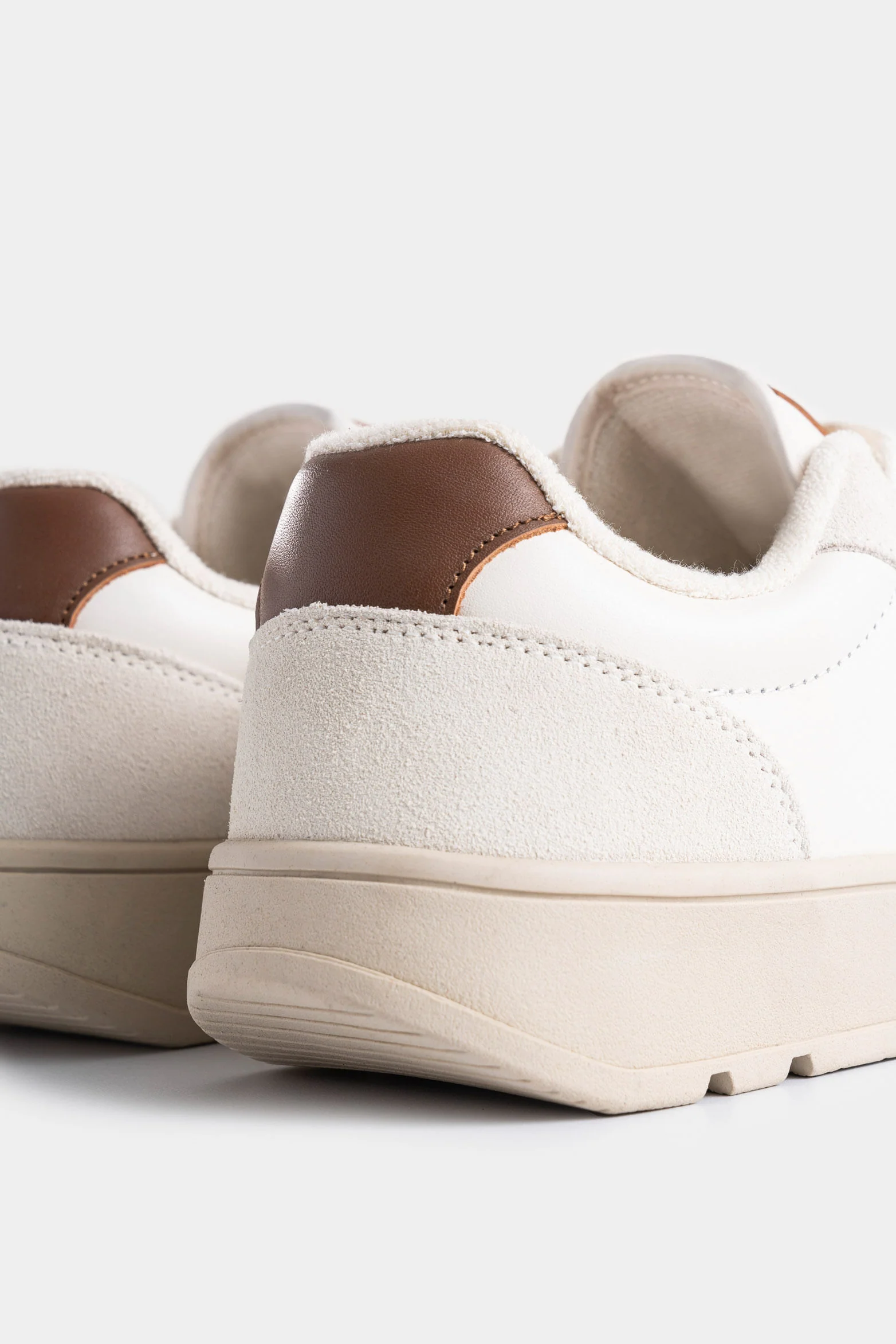 Lyra Leather Sneakers for Men Extra Lightweight Sole - Image 5