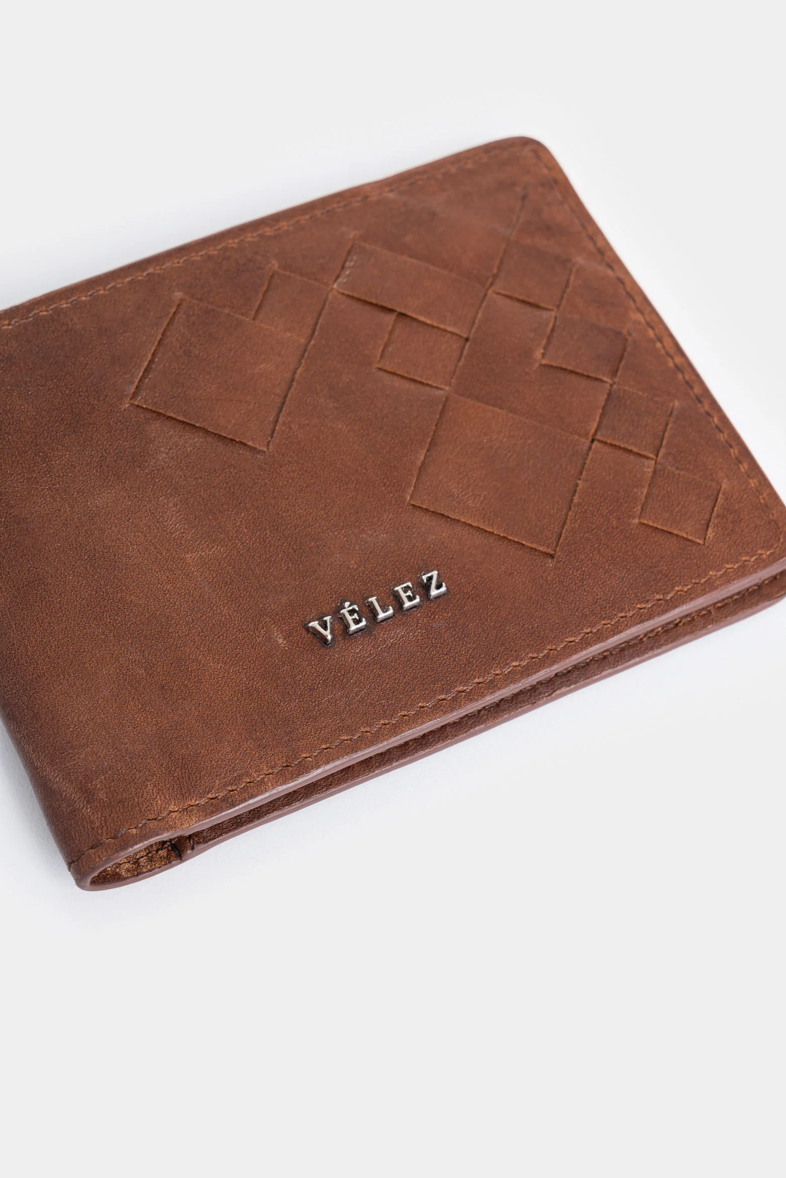 Lyra leather wallet for men with woven detail - Image 4