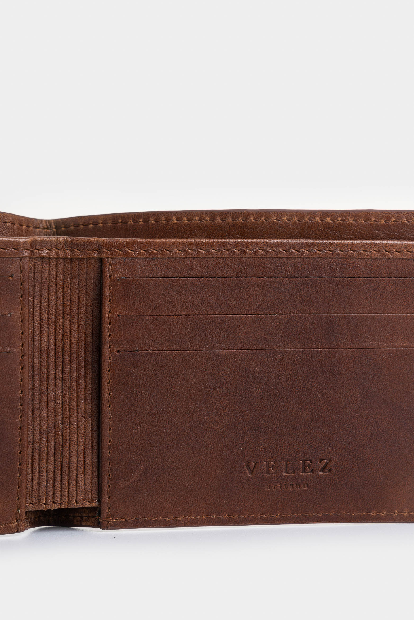 Lyra leather wallet for men with woven detail - Image 5