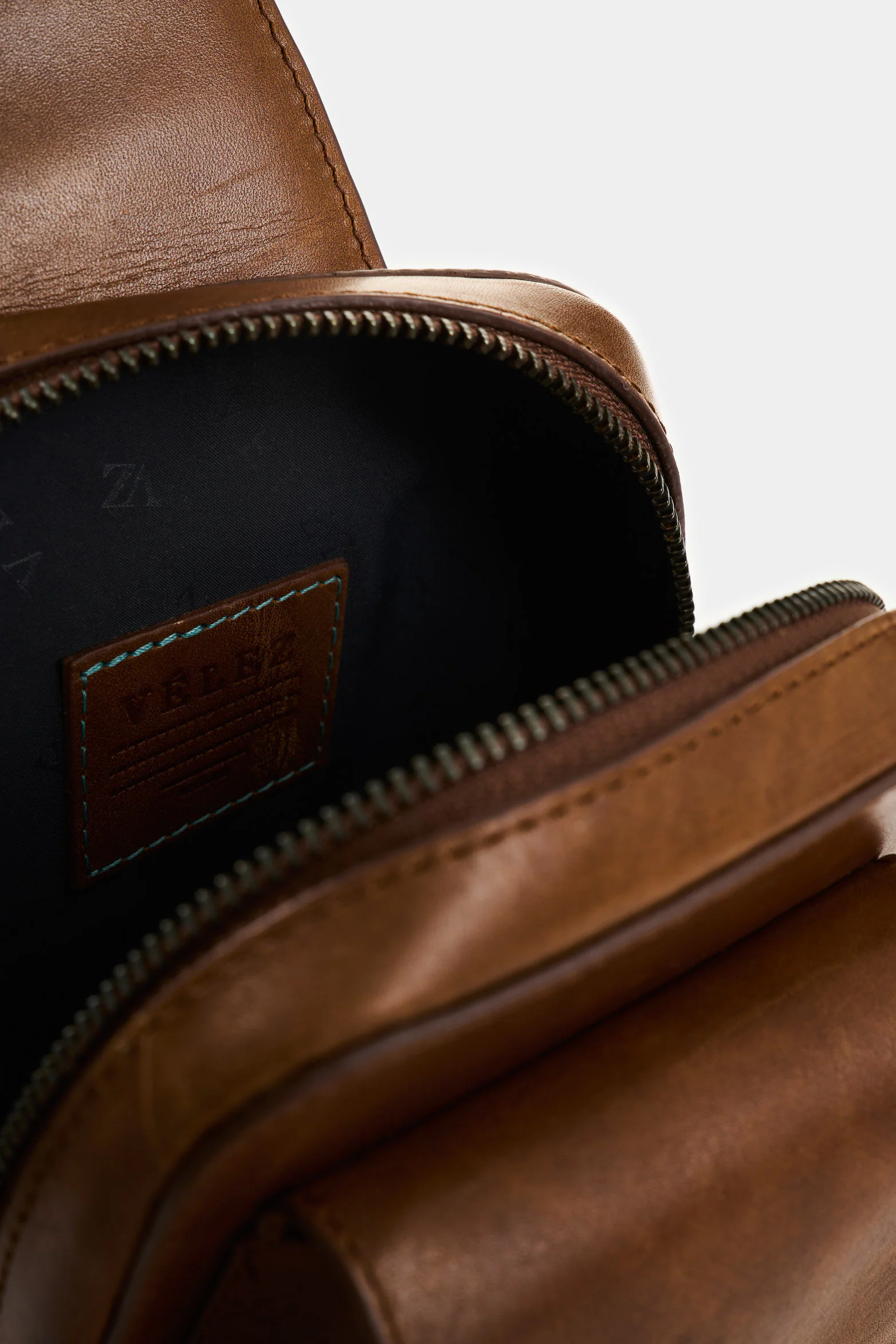 Lyra Men's Waxed Effect Leather Hands-Free Bag - Image 5