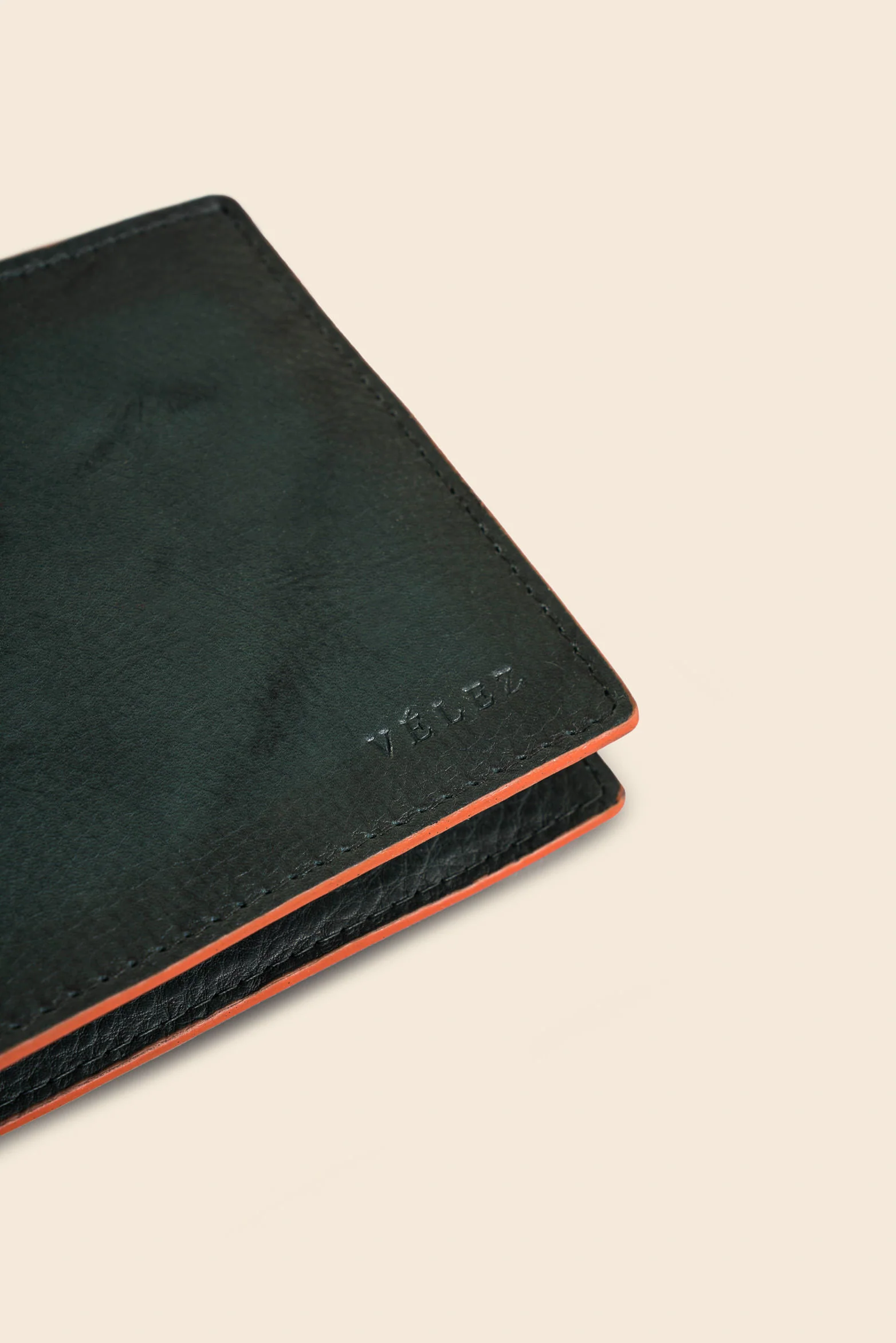 Men’s Australis Wallet in Hand-Aged Smooth Leather - Image 4