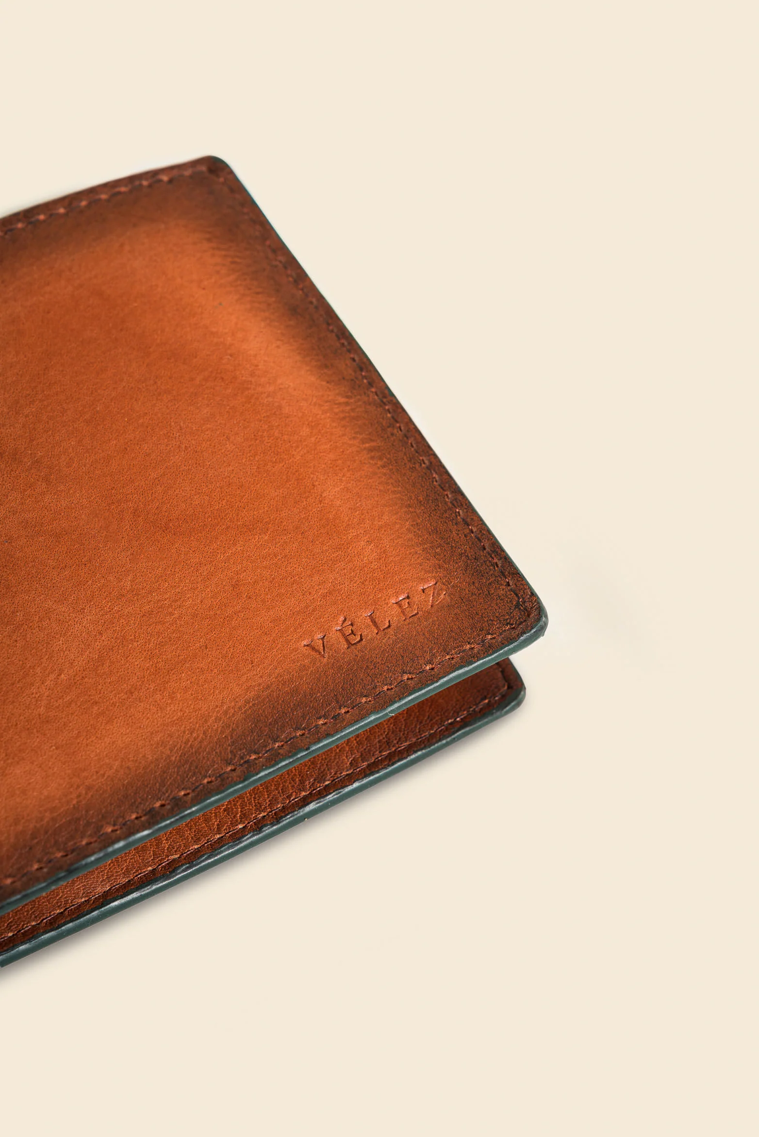 Men’s Australis Wallet in Hand-Aged Smooth Leather - Image 4