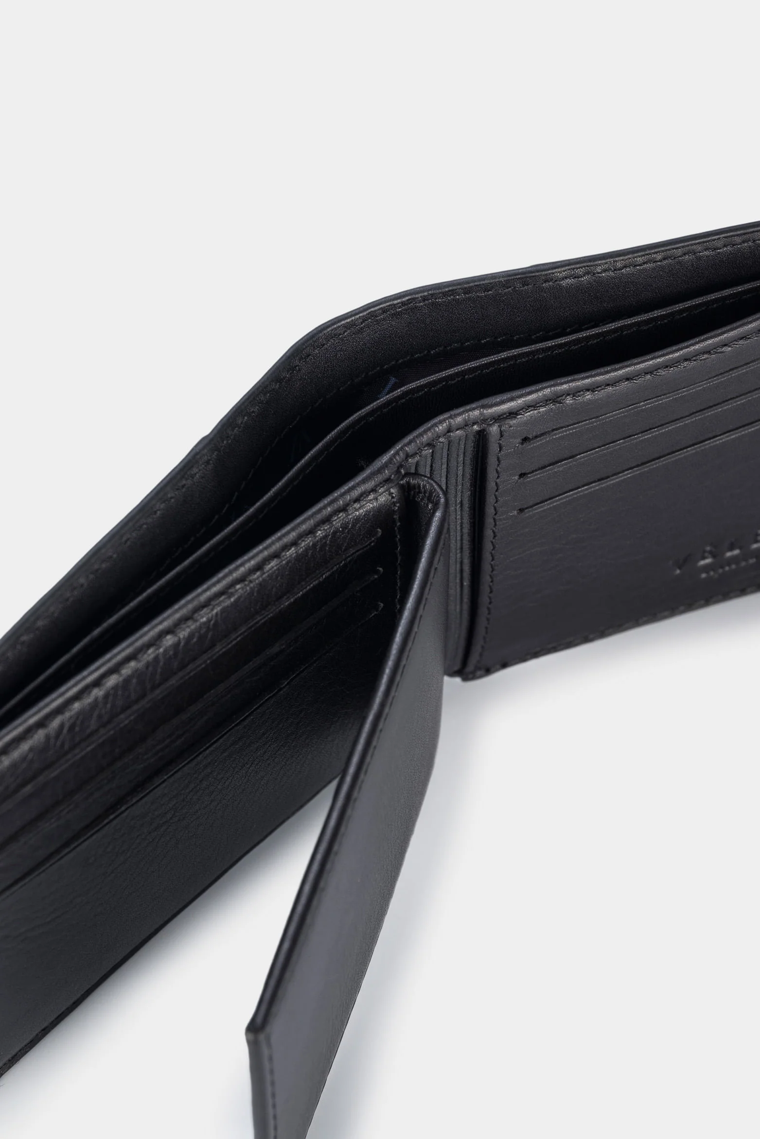 Men’s Draco Leather Wallet with Mixed Textures - Image 7