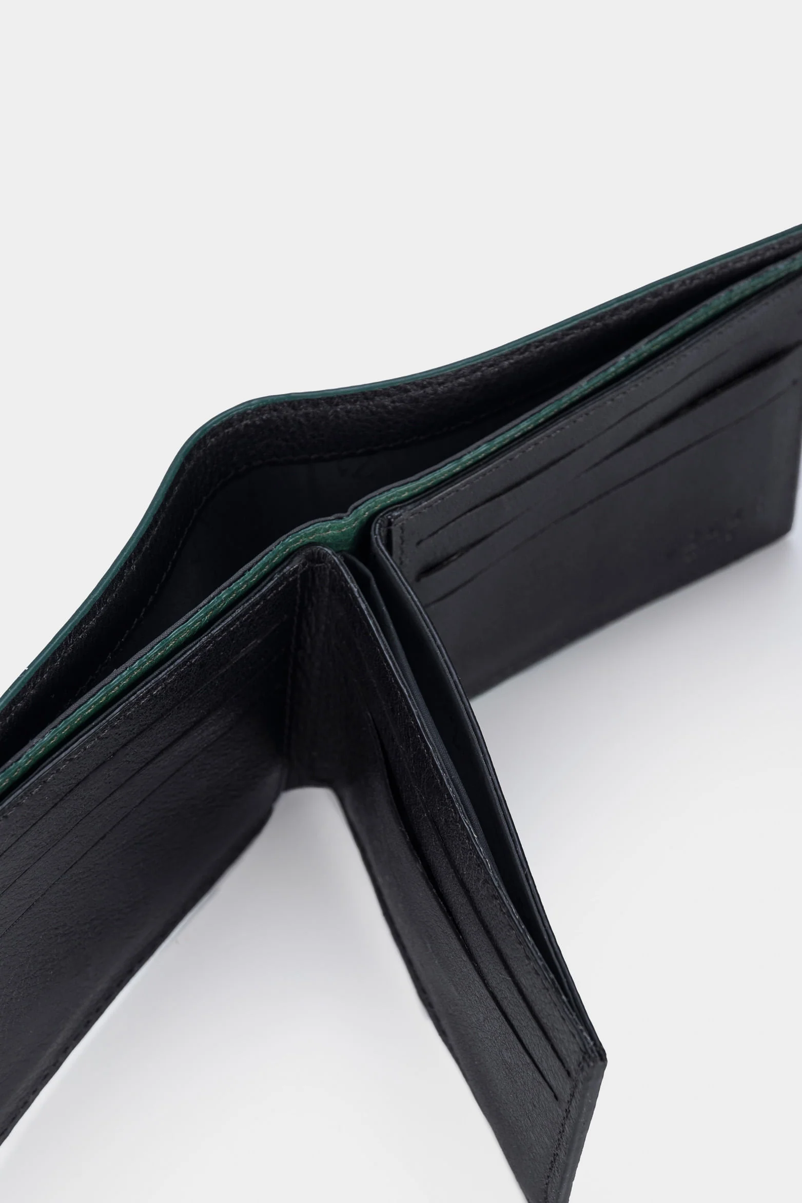 Men’s Onyx Leather Multi-Compartment Wallet - Image 6
