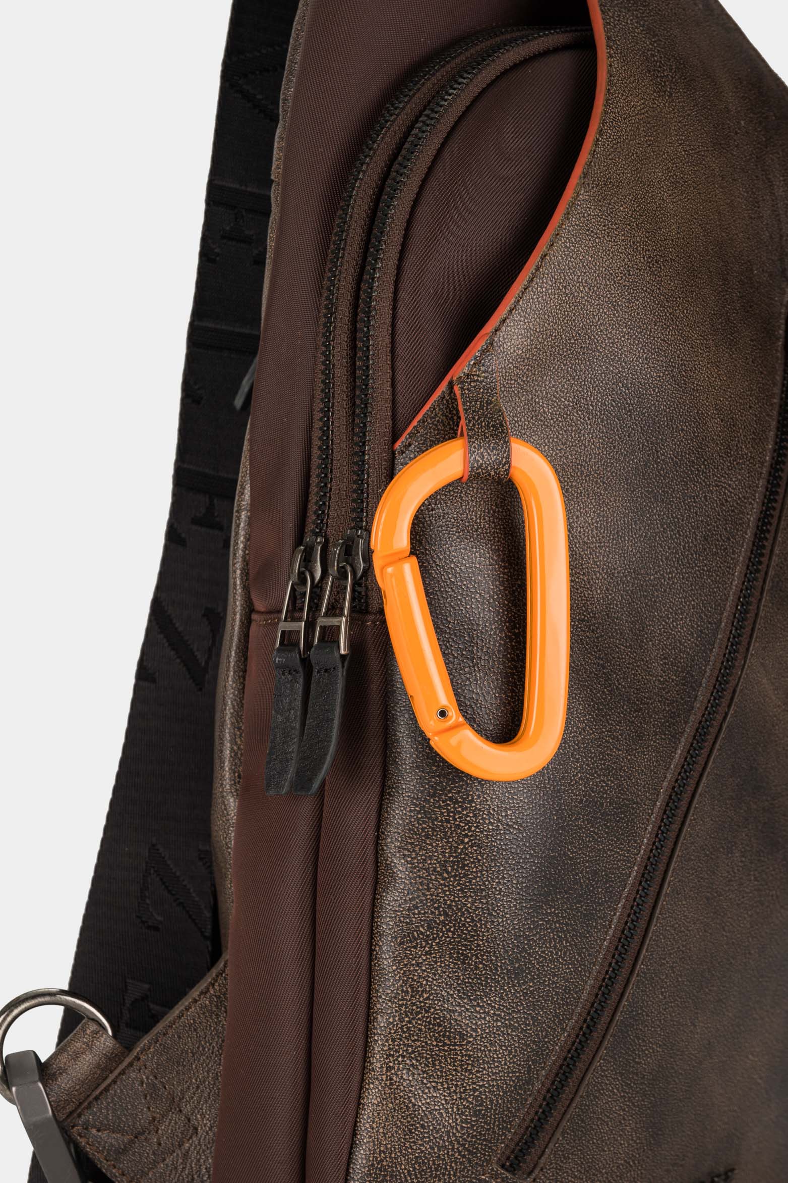 Men’s Pacify Multi-Compartment Leather Shoulder Bag - Image 6