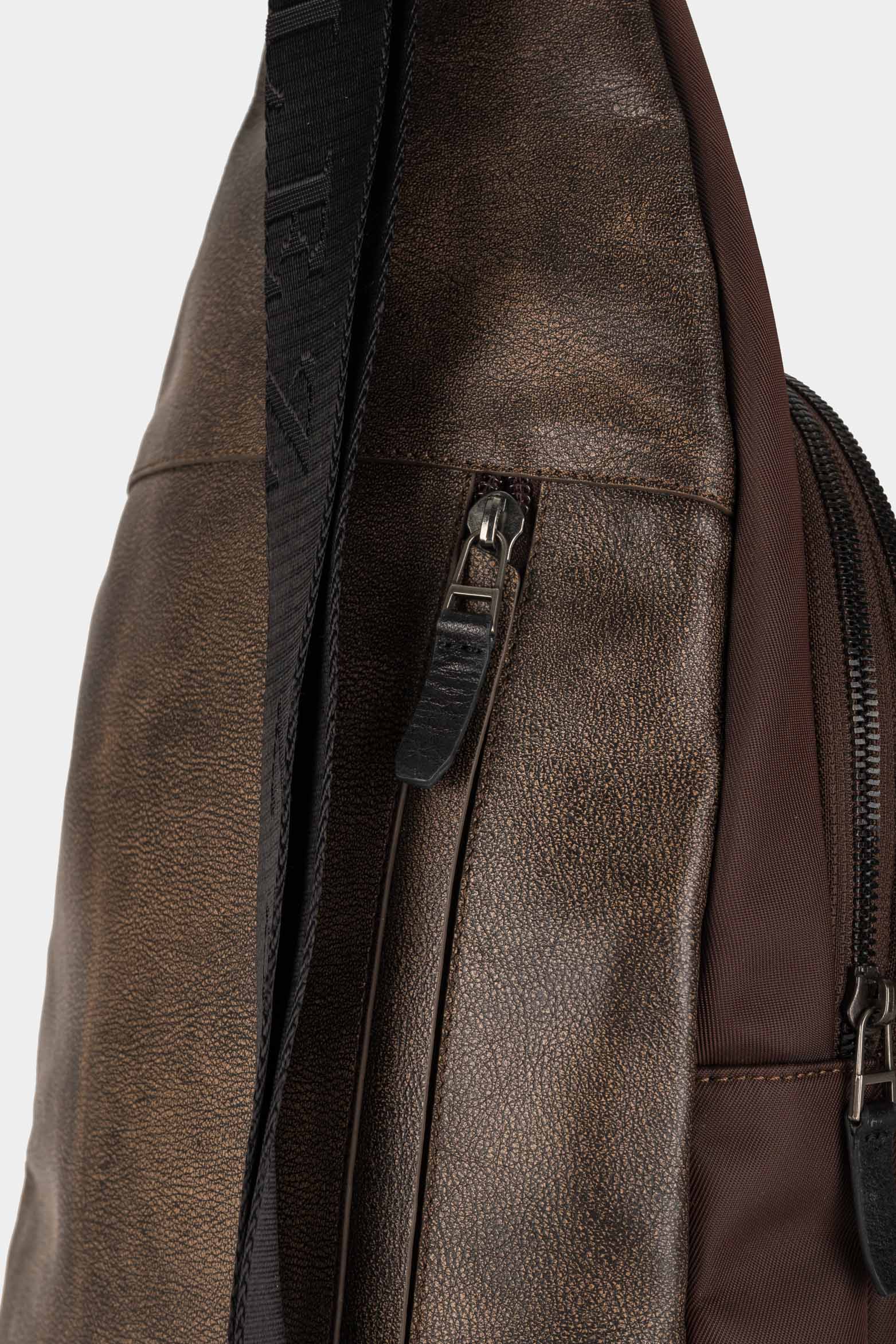 Men’s Pacify Multi-Compartment Leather Shoulder Bag - Image 8