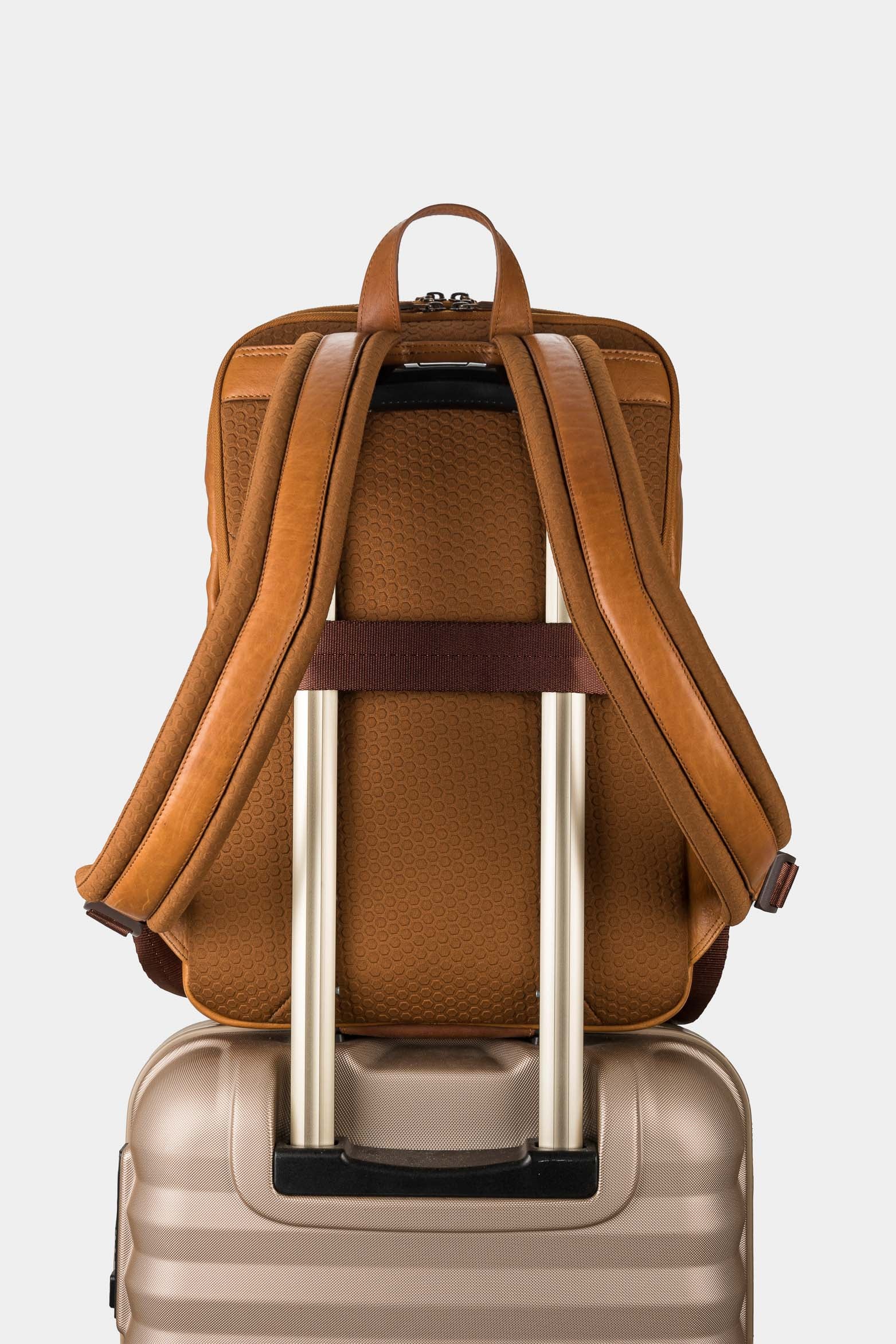 Men’s Persian Backpack in Aged Leather - Image 4