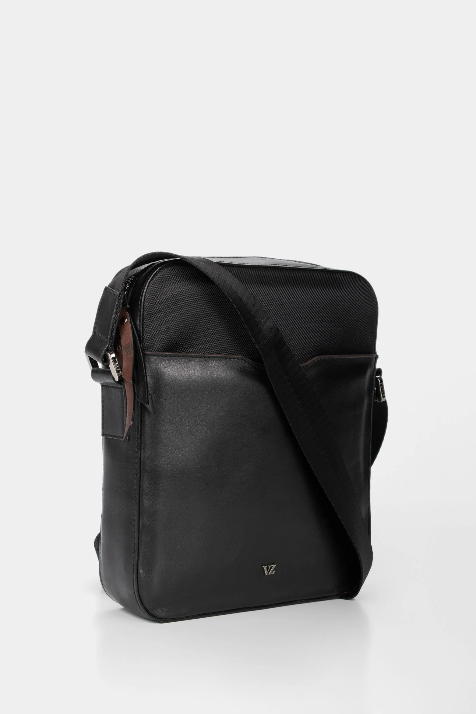 Men’s Reversible Leather Shoulder Bag - Image 3