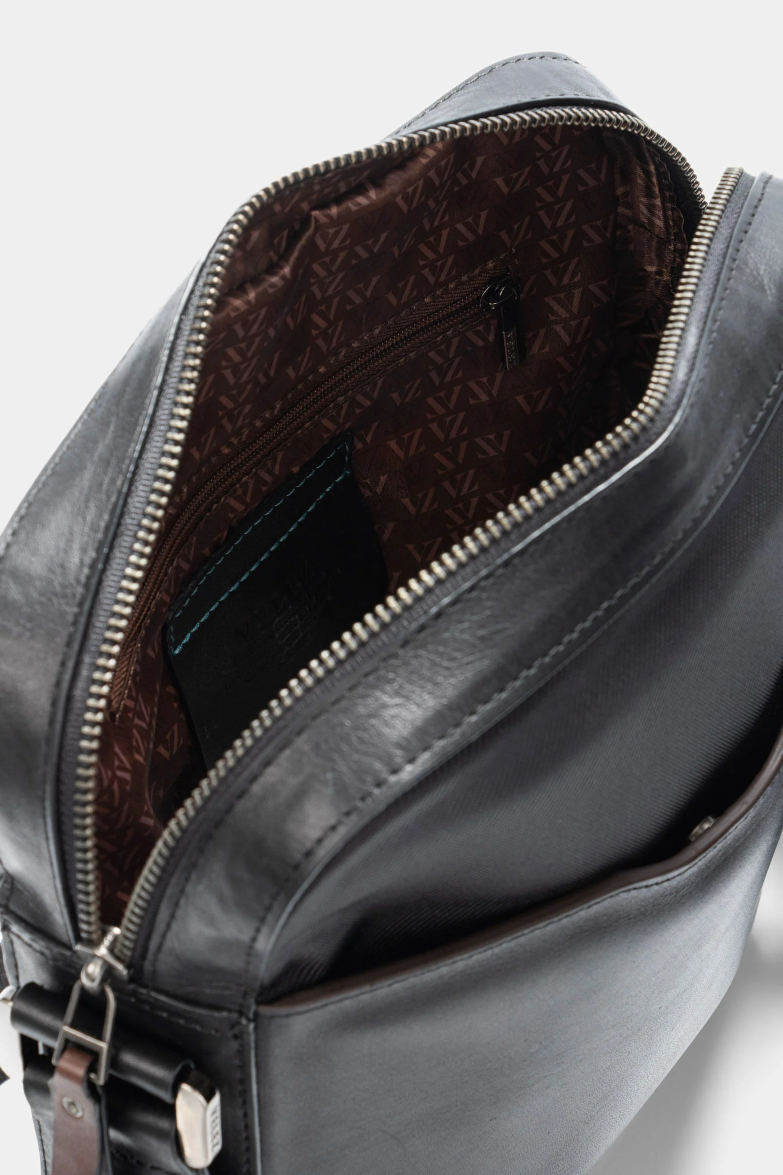 Men’s Reversible Leather Shoulder Bag - Image 6