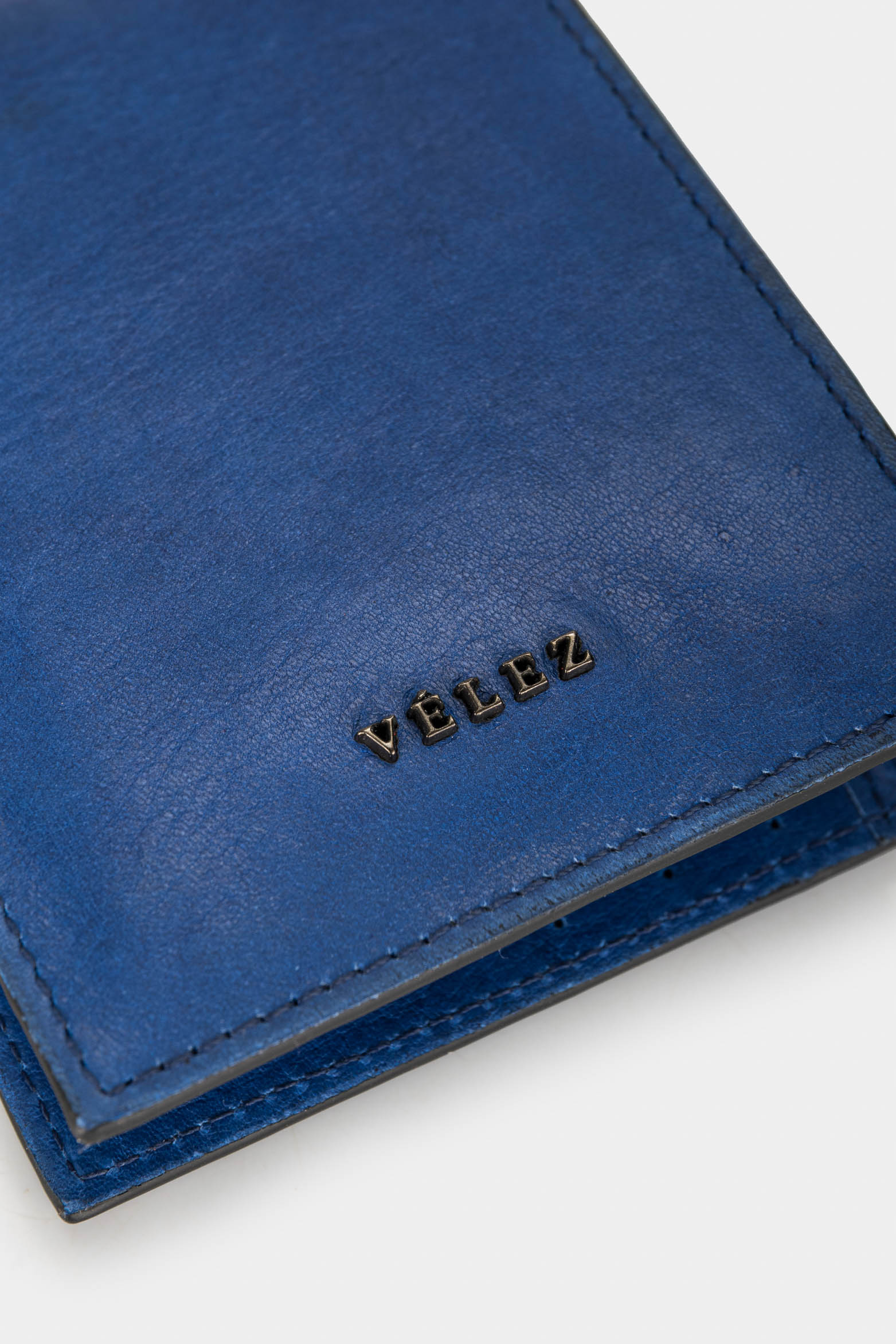Men’s Vent Wallet in Smooth Leather with Metallic Appliqué - Image 4