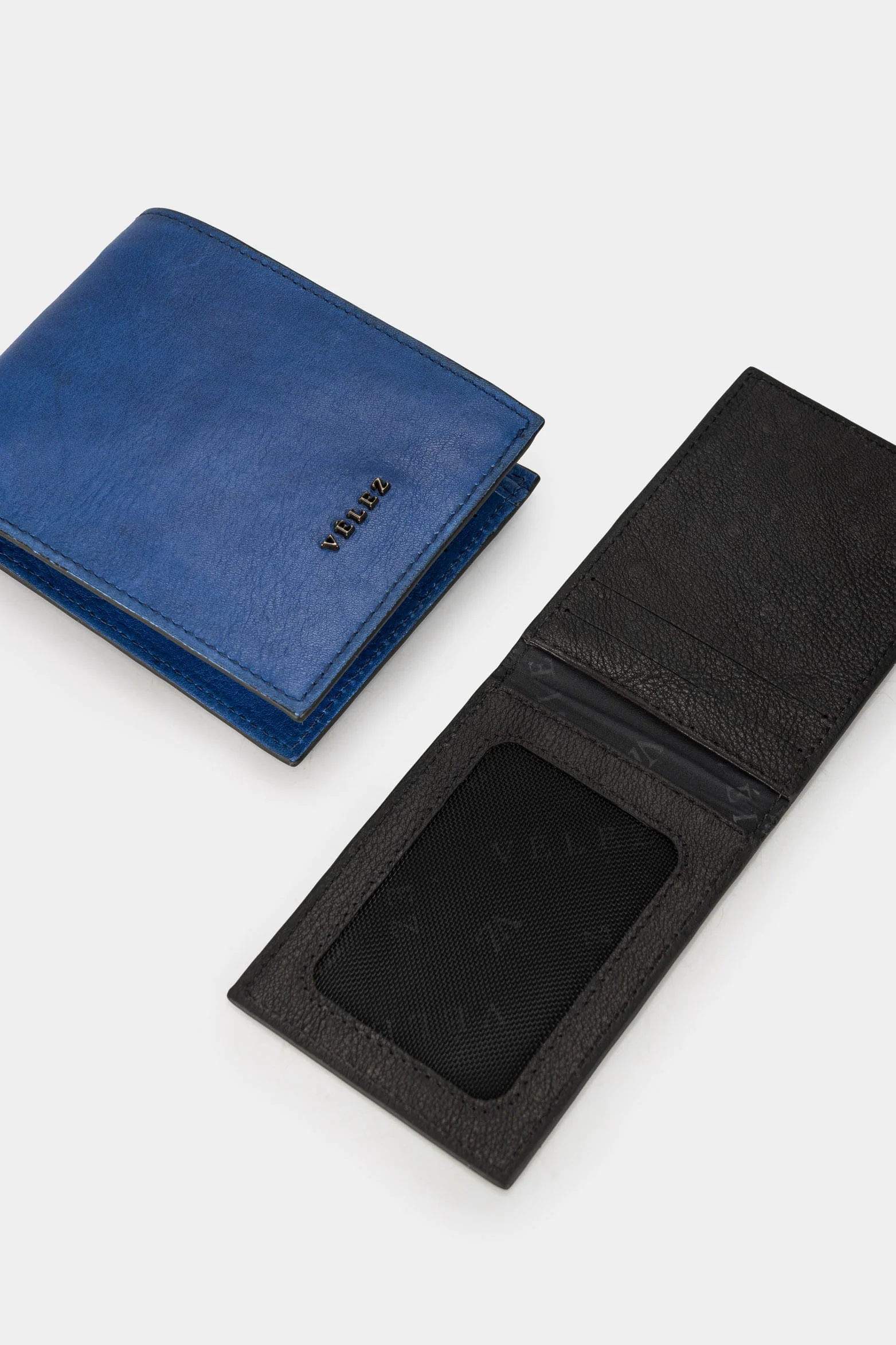 Men’s Vent Wallet in Smooth Leather with Metallic Appliqué - Image 5