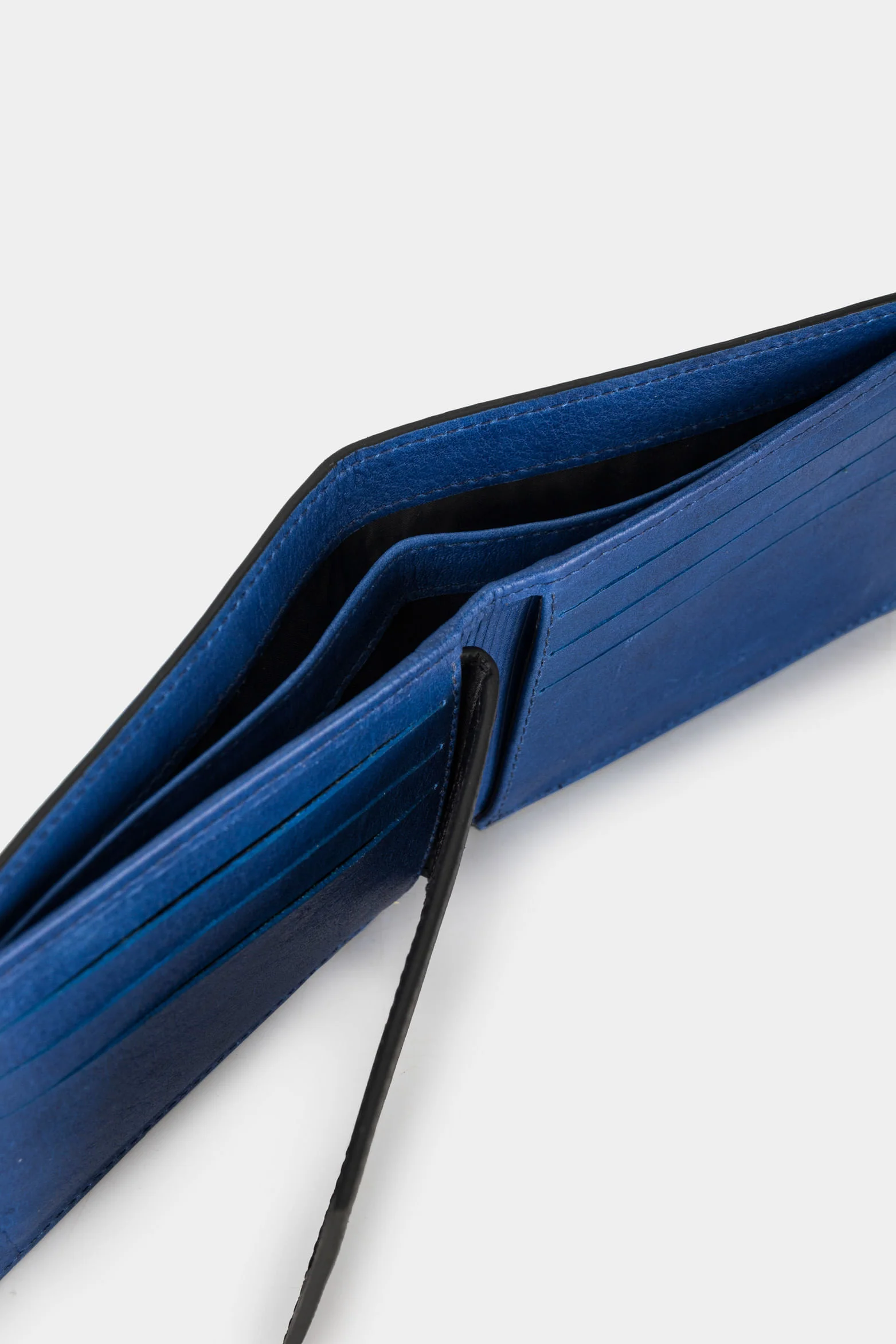 Men’s Vent Wallet in Smooth Leather with Metallic Appliqué - Image 7