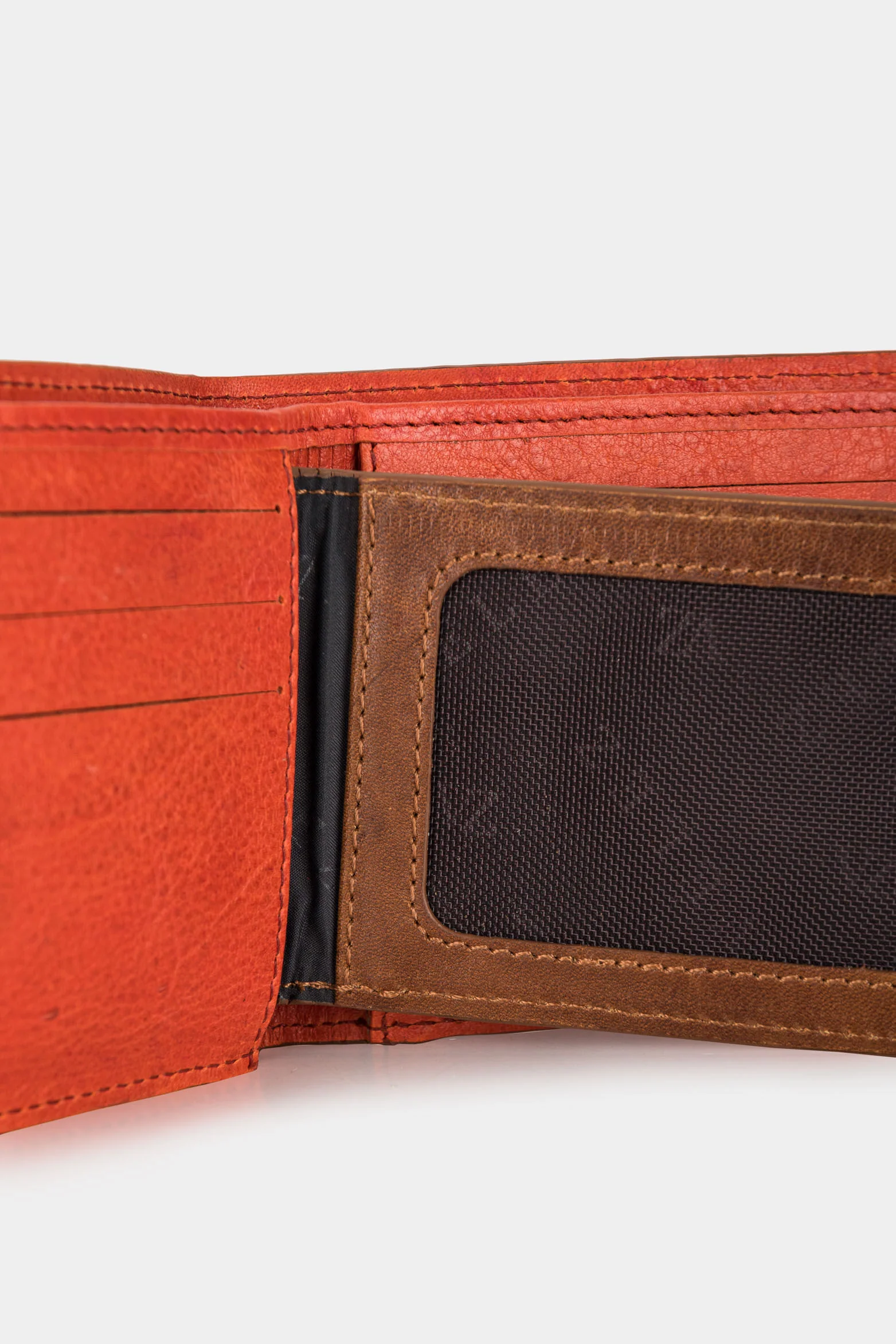 Men’s Vent Wallet in Smooth Leather with Metallic Appliqué - Image 5