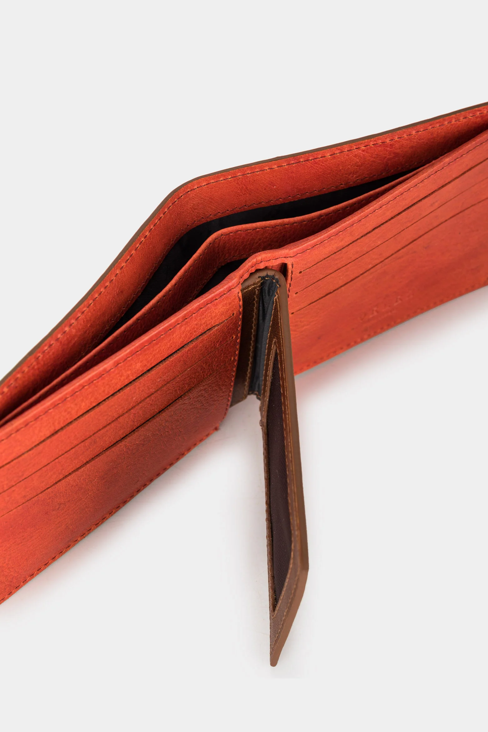 Men’s Vent Wallet in Smooth Leather with Metallic Appliqué - Image 7