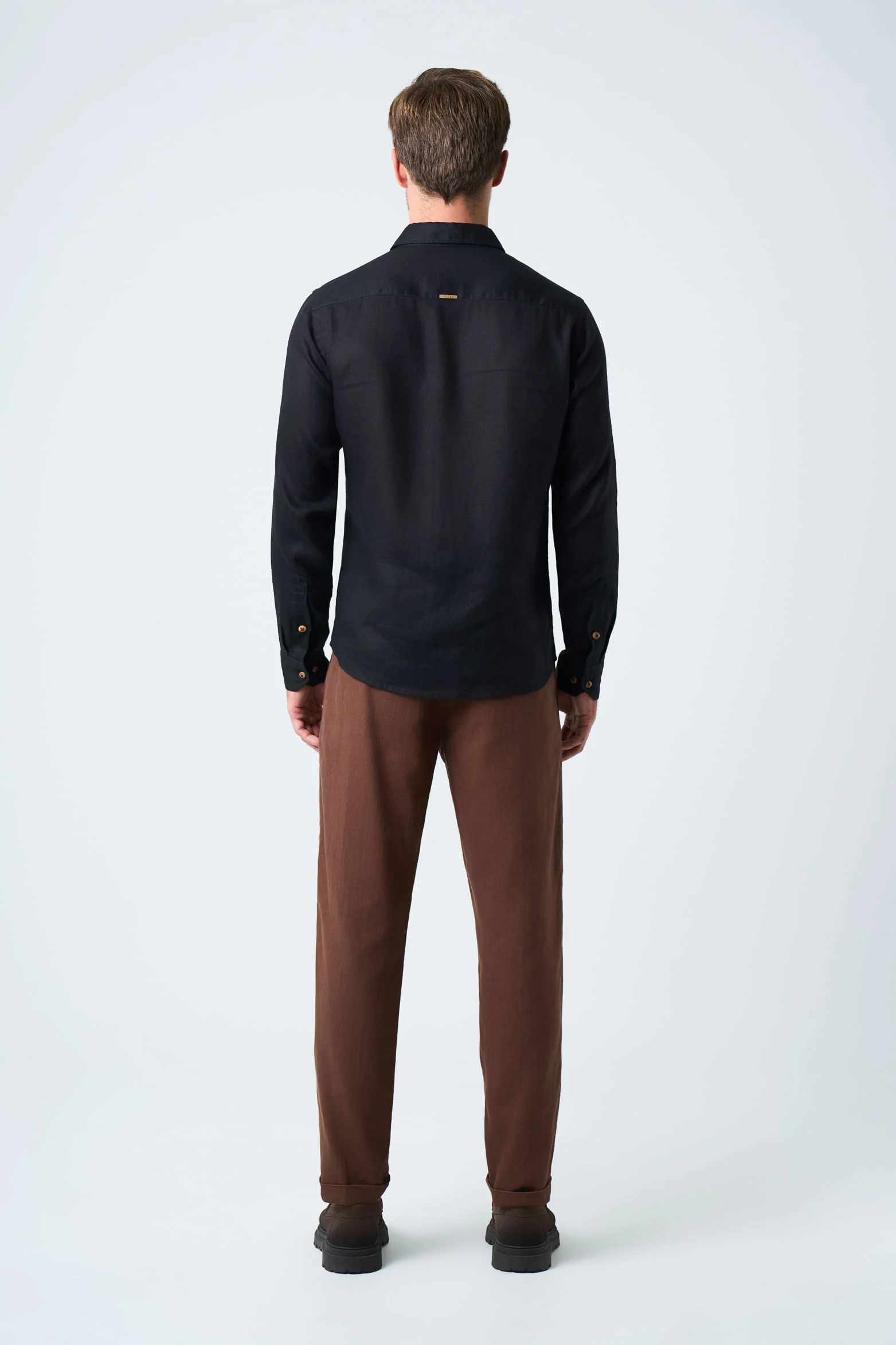Men's Semi-Fitted Long Sleeve Linen Shirt - Image 3