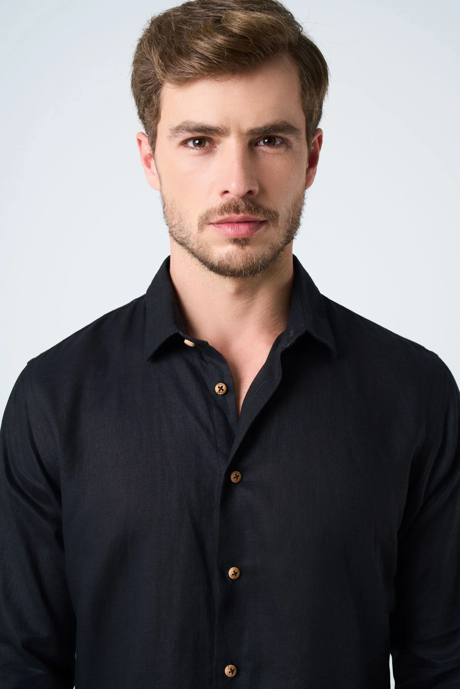 Men's Semi-Fitted Long Sleeve Linen Shirt - Image 6