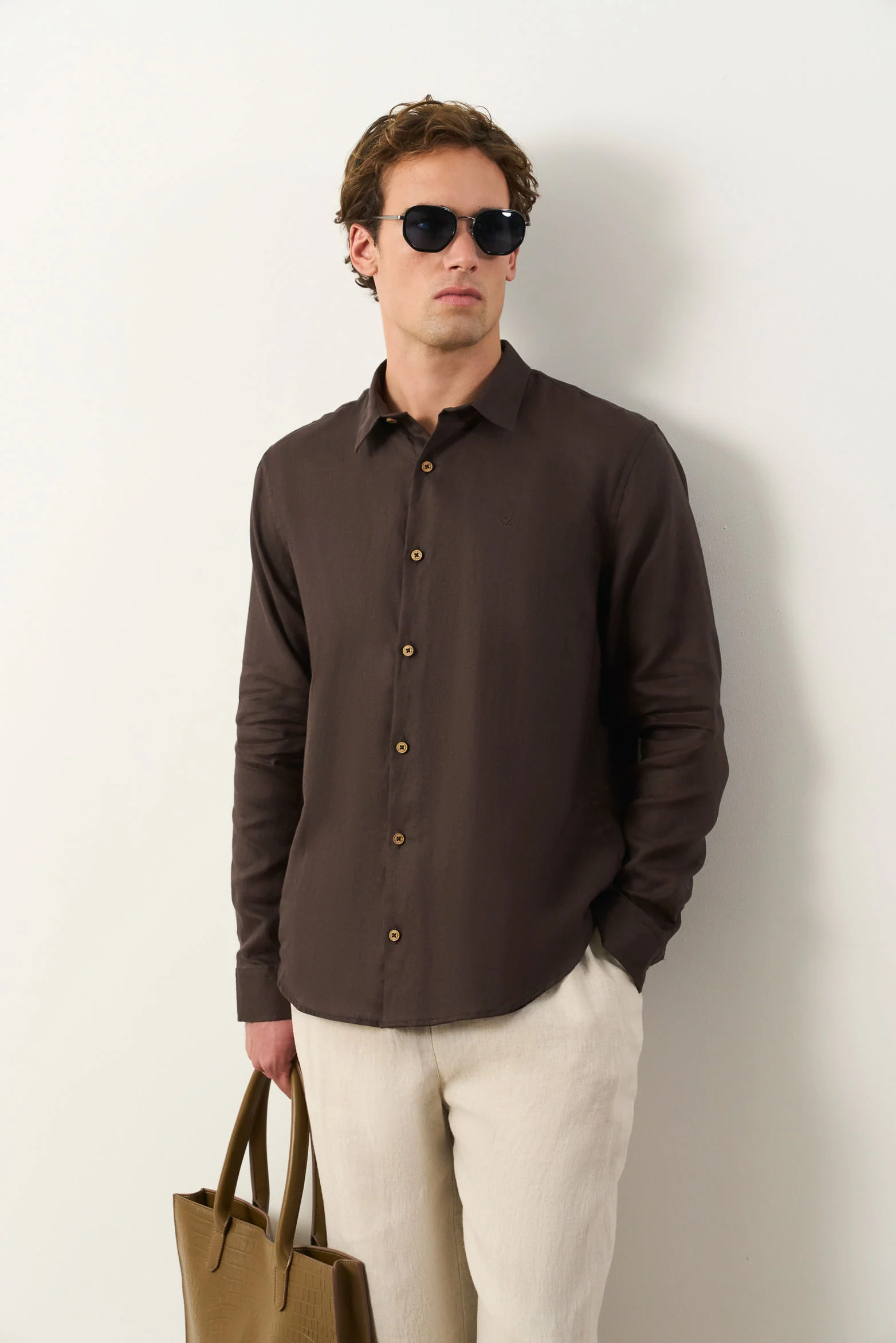 Men's Semi-Fitted Long Sleeve Linen Shirt - Image 4