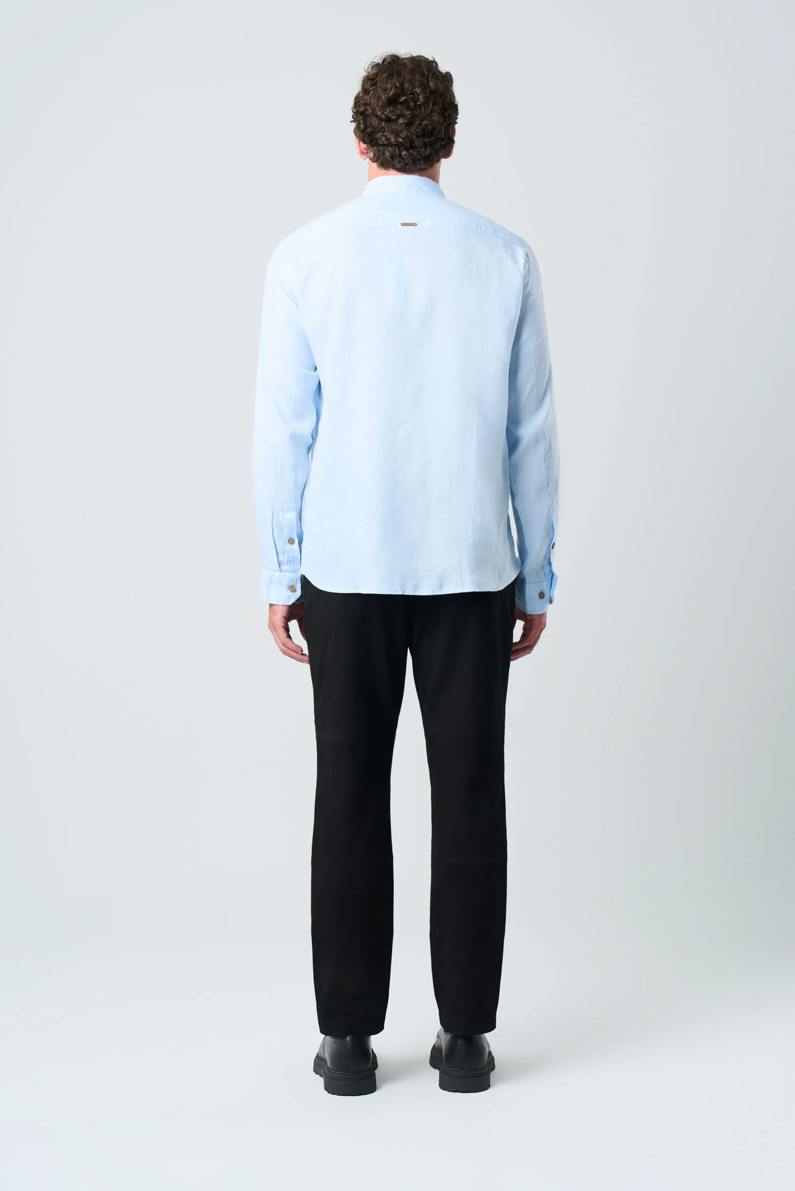 Men's Semi-Fitted Long Sleeve Linen Shirt - Image 3