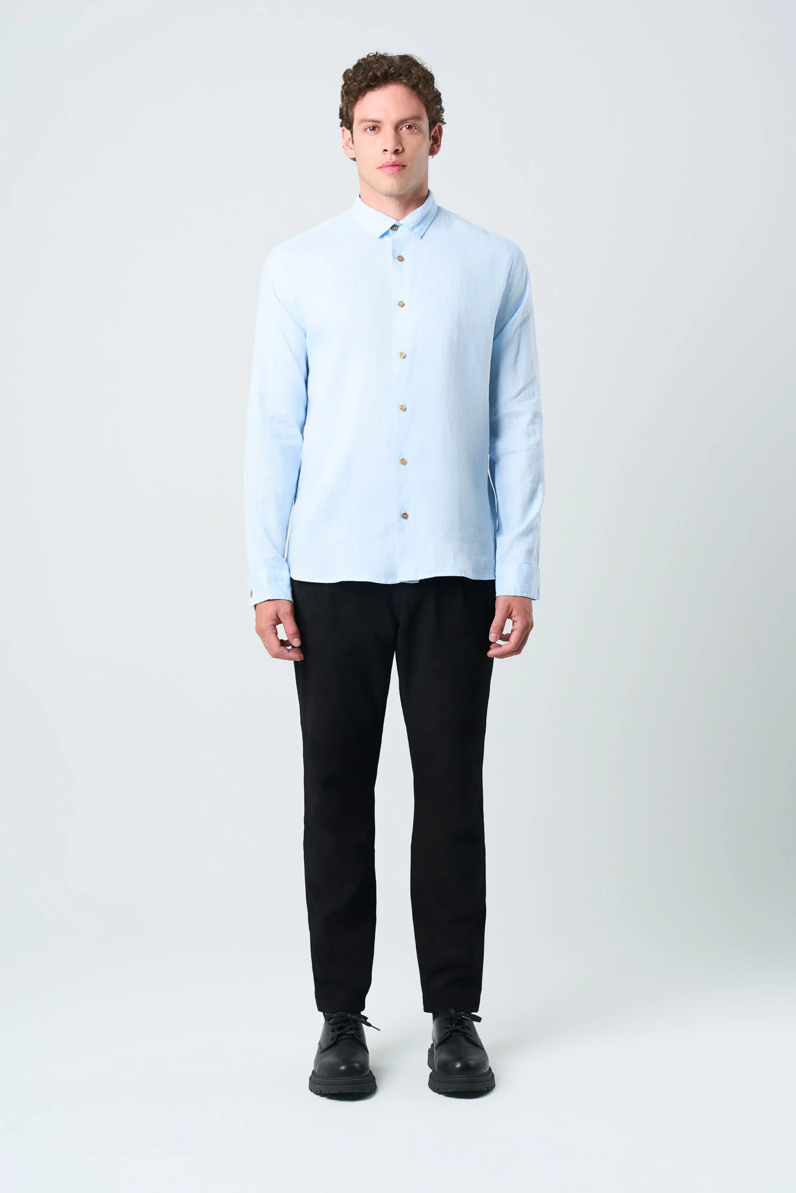 Men's Semi-Fitted Long Sleeve Linen Shirt - Image 4