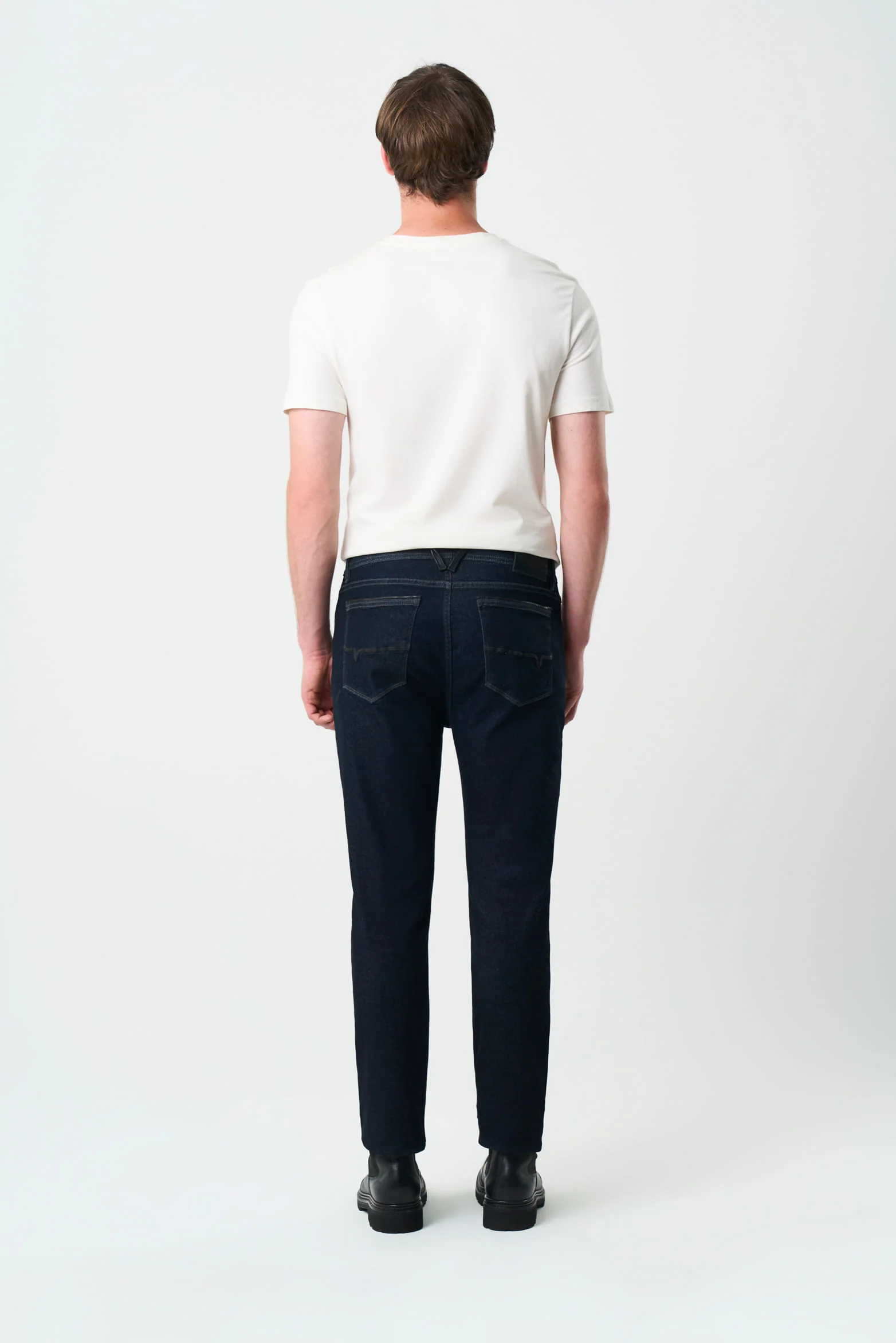 Men's semi-fitted obi jean with leather detail - Image 3