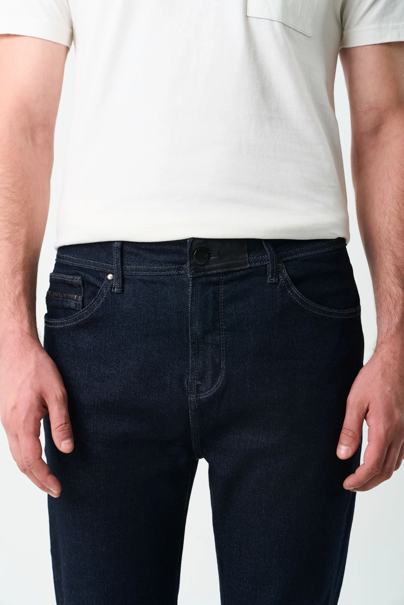 Men's semi-fitted obi jean with leather detail - Image 6