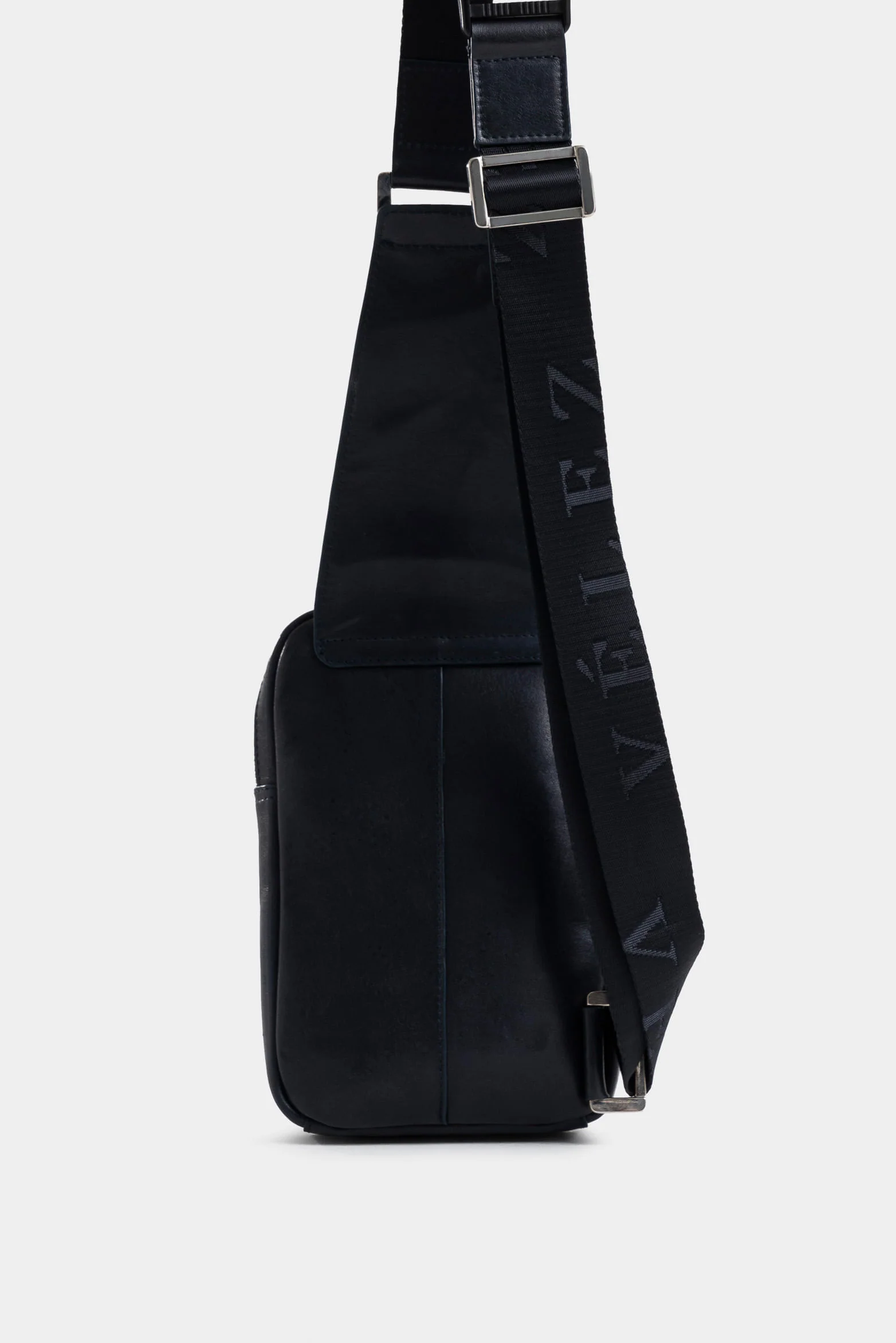 Mikeno 3 Aged Leather Hands-Free Bag for Men - Image 3